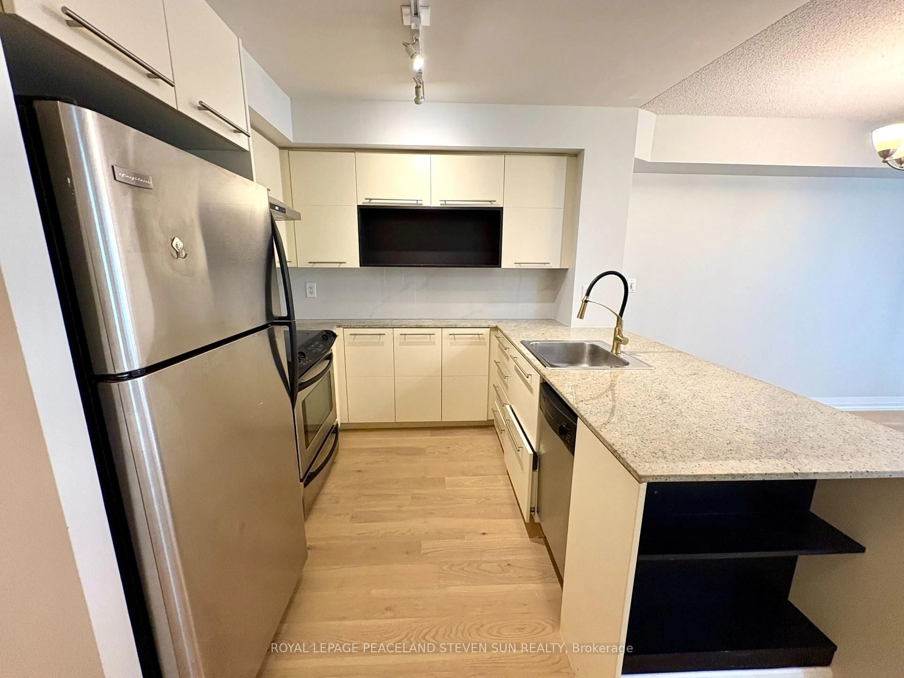 Standard kitchen, unknown for 25 Carlton St #326, Toronto Ontario M5B 1L4