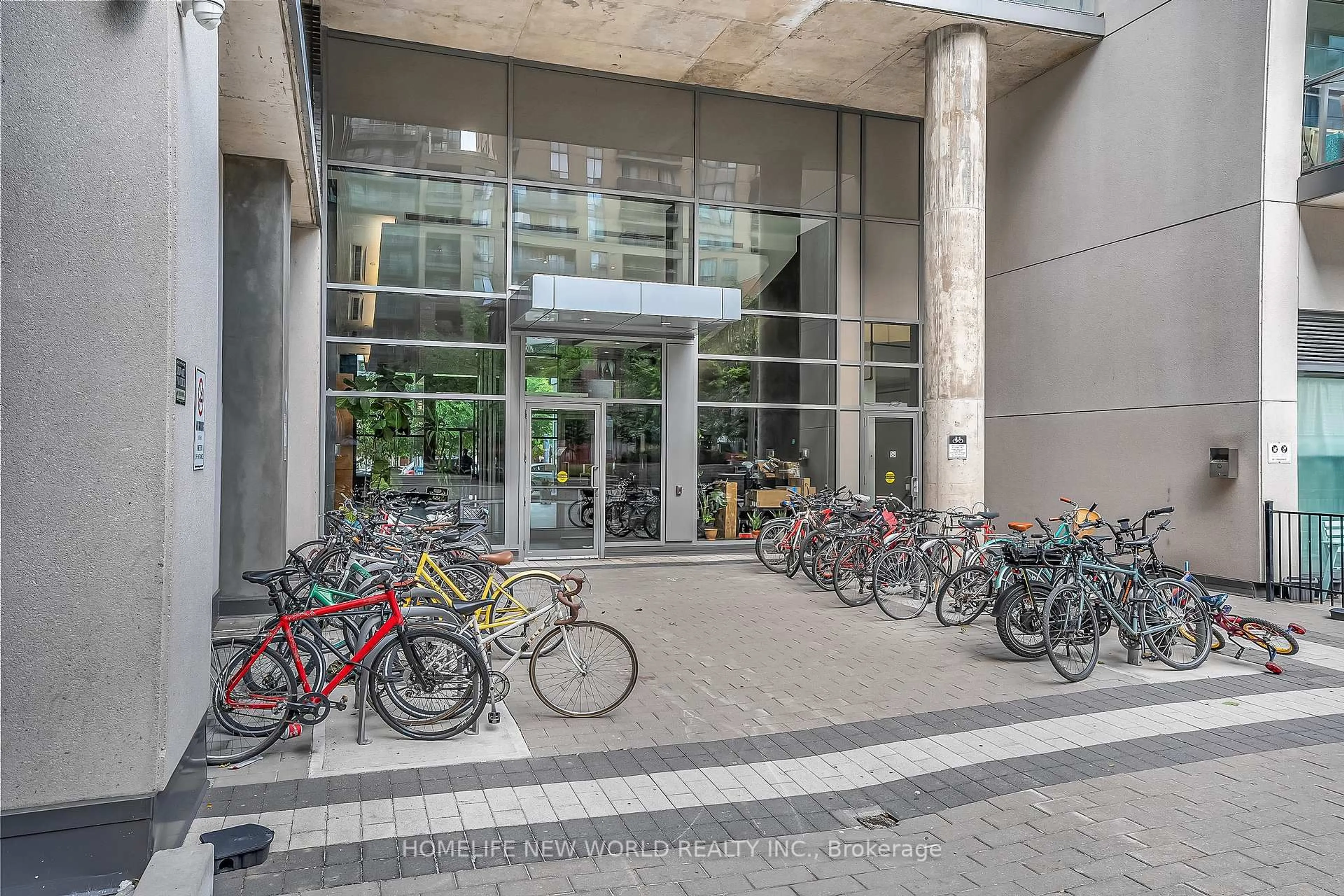Indoor foyer for 68 Abell St #505, Toronto Ontario M6J 0B1