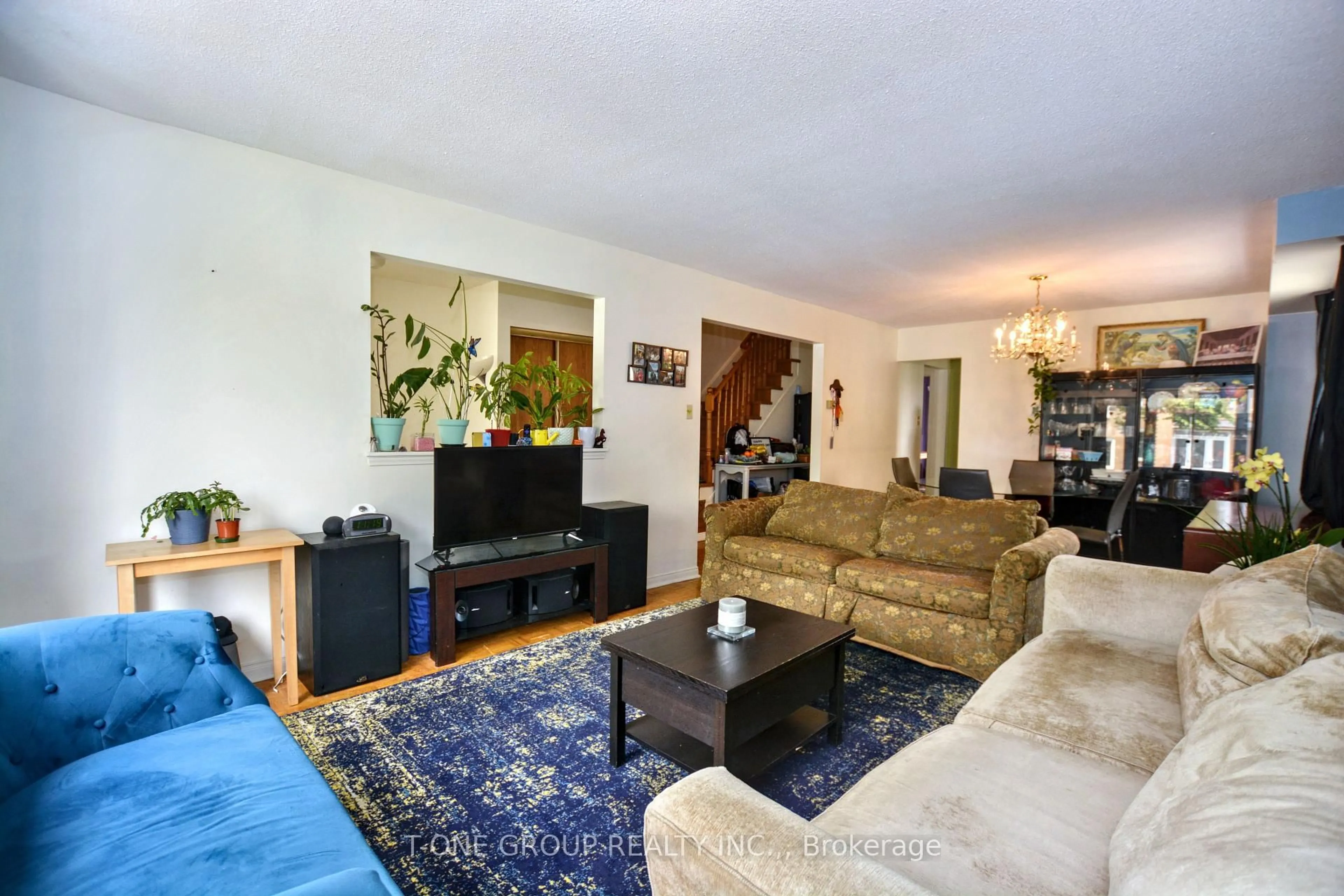 Living room with furniture, unknown for 45 Henry Welsh Dr, Toronto Ontario M2R 3P3