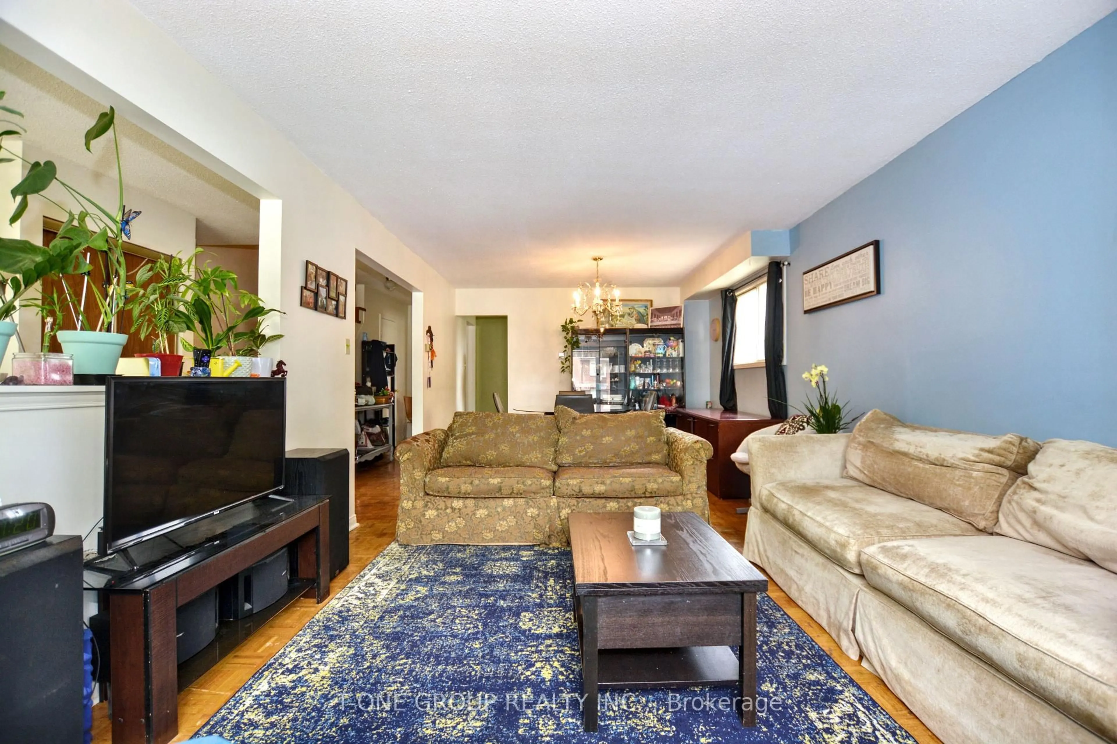 Living room with furniture, unknown for 45 Henry Welsh Dr, Toronto Ontario M2R 3P3