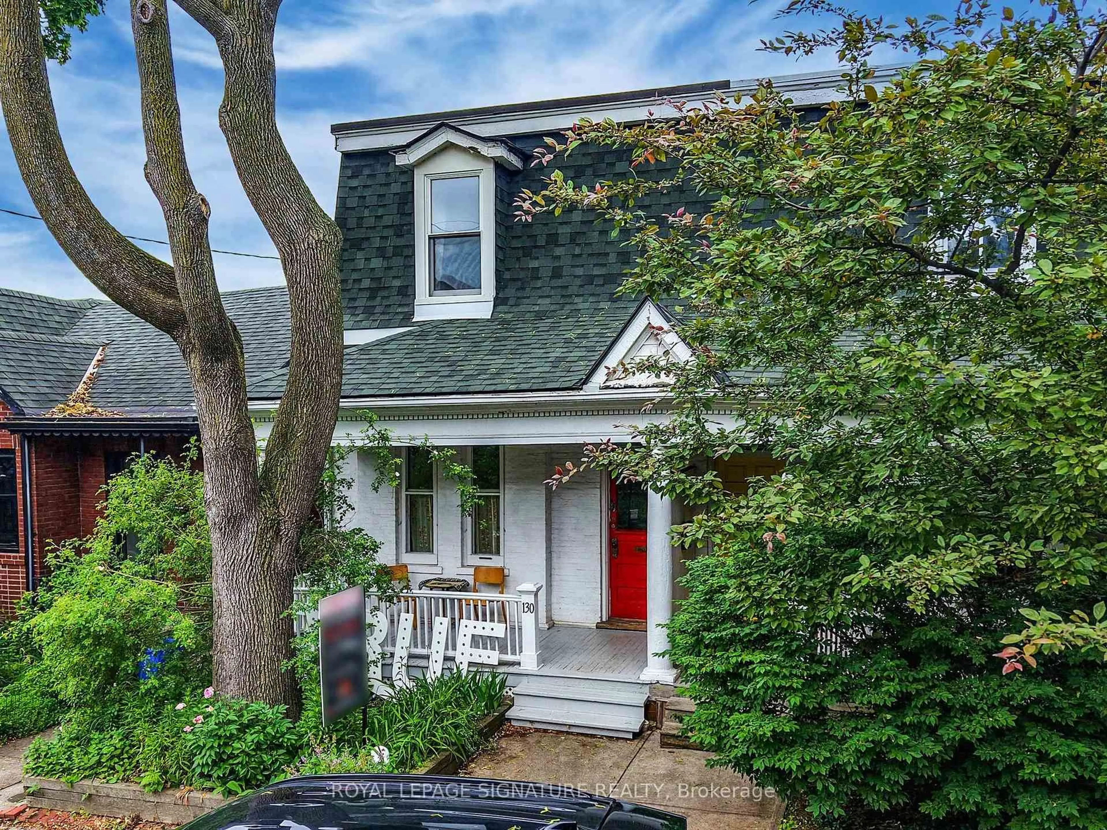 Home with vinyl exterior material, street for 130 Manning Ave, Toronto Ontario M6J 2K5