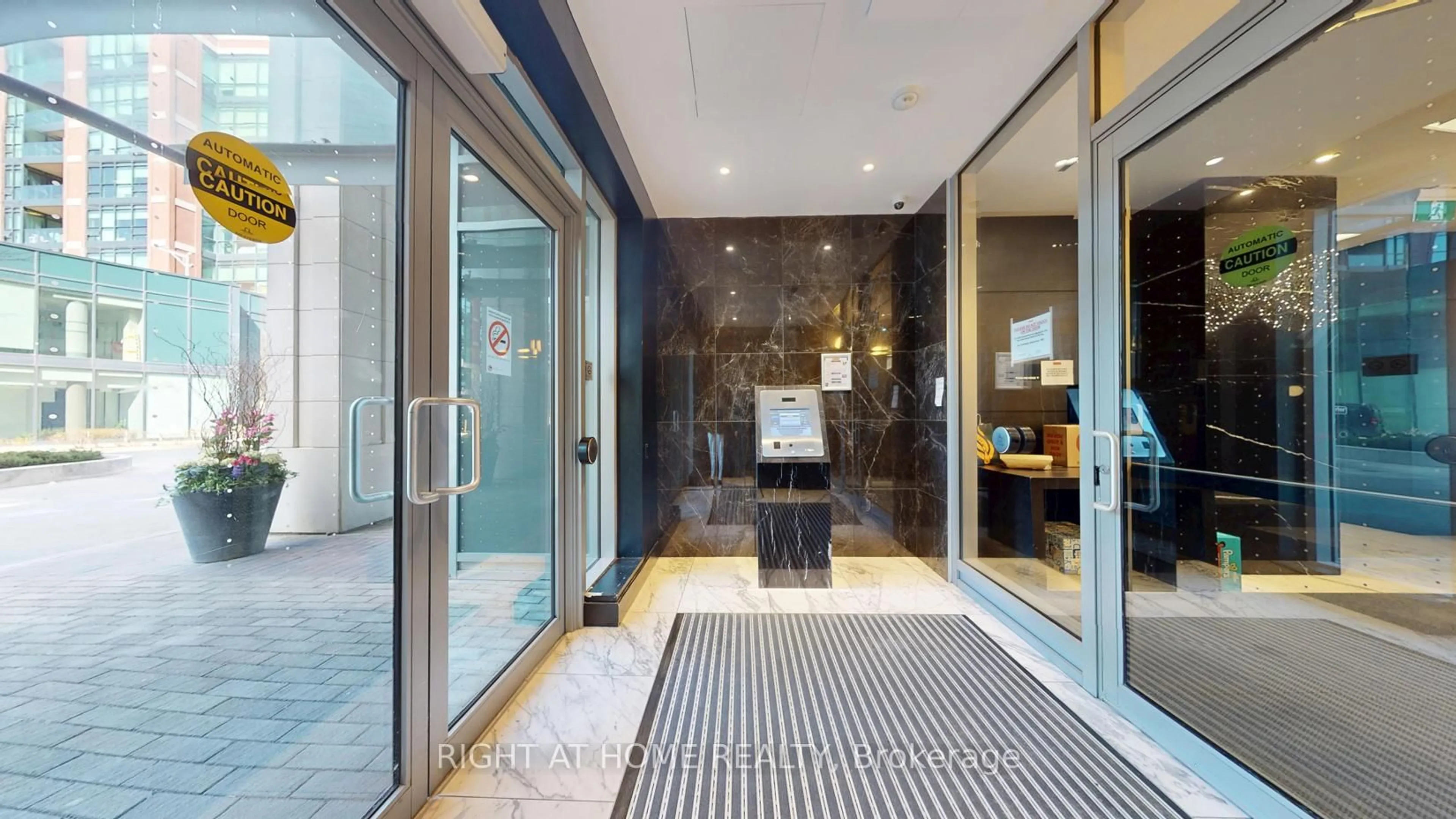 Indoor foyer for 31 Tippett Rd #541, Toronto Ontario M3H 0C8