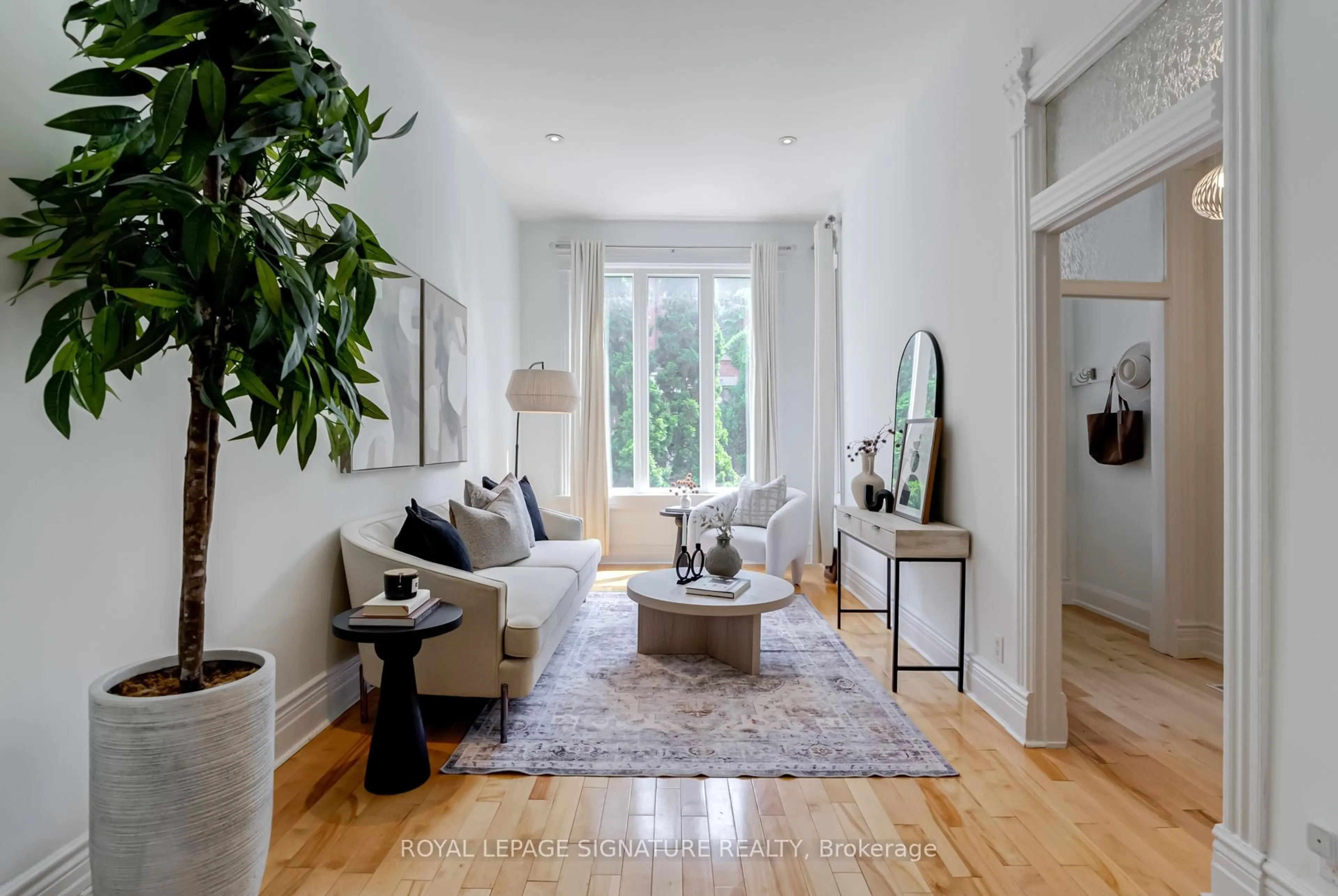 Living room with furniture, unknown for 20 Manning Ave, Toronto Ontario M6J 2K4
