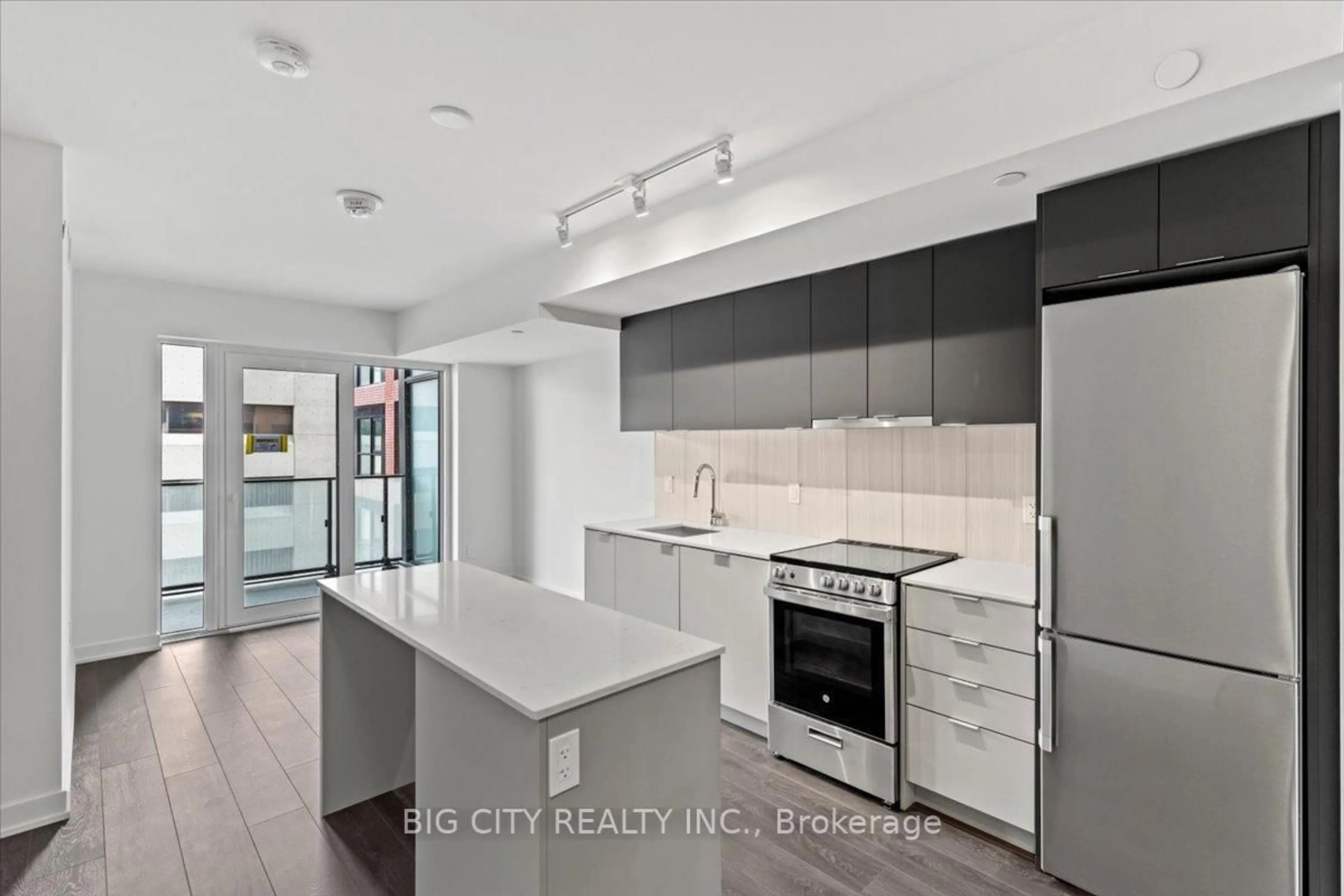 Open concept kitchen, unknown for 8 Tippett Rd #417, Toronto Ontario M3H 0E7