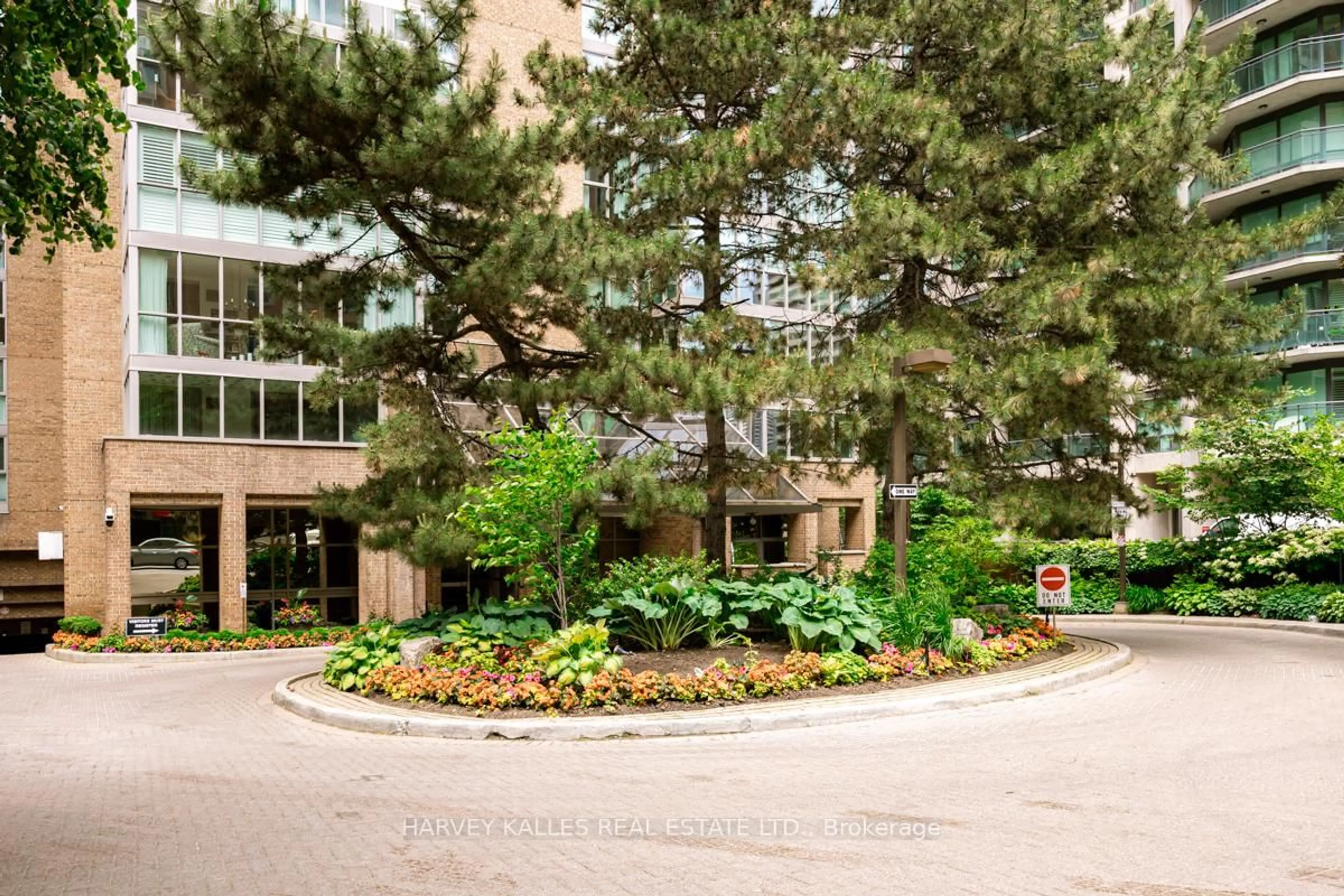 Indoor foyer for 278 Bloor St #1501, Toronto Ontario M4W 3M4
