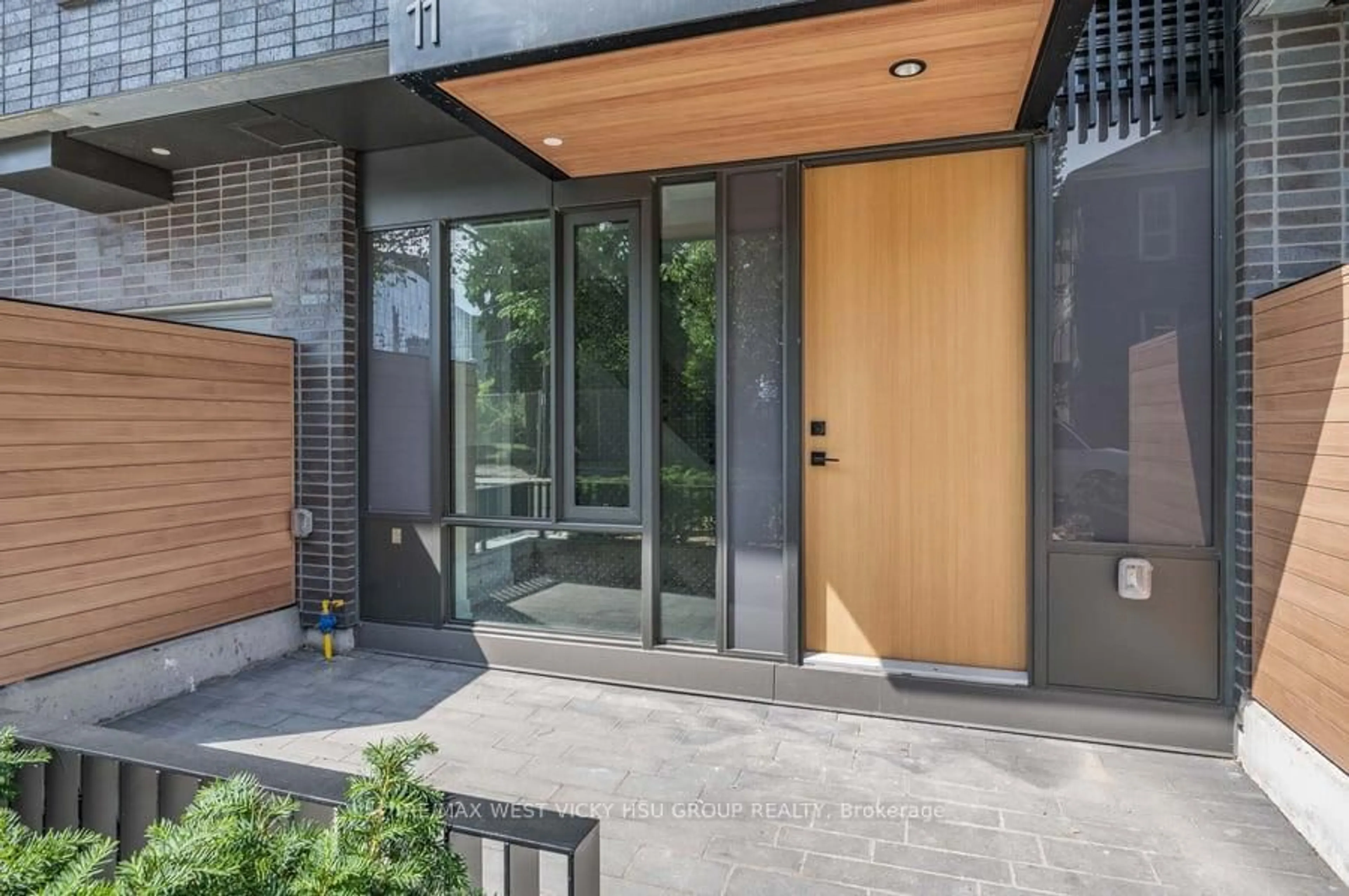 Indoor entryway for 28 Eastern Ave #TH105, Toronto Ontario M5A 0Y2