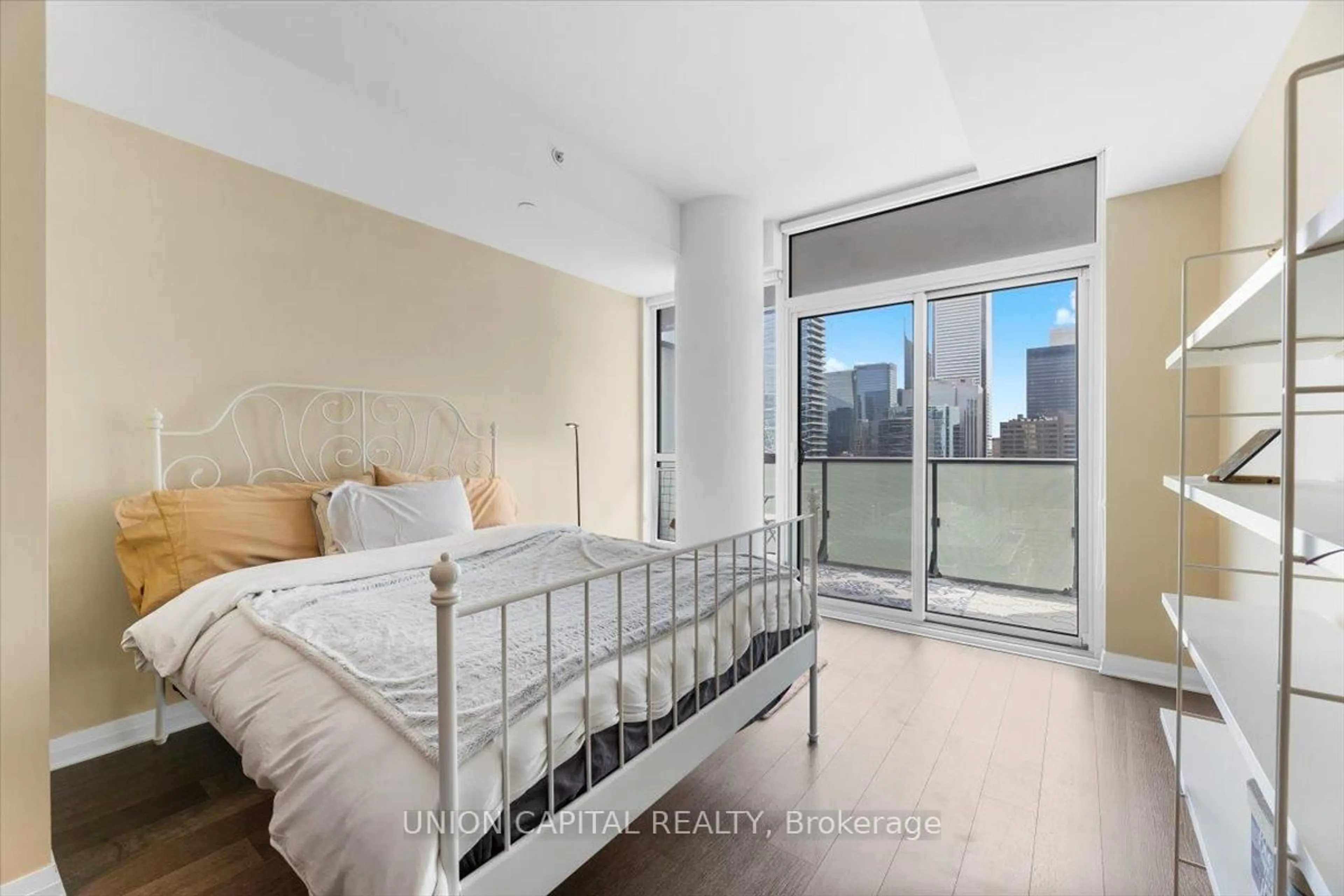 Bedroom with bed, unknown for 8 Mercer St #2803, Toronto Ontario M5V 0C4