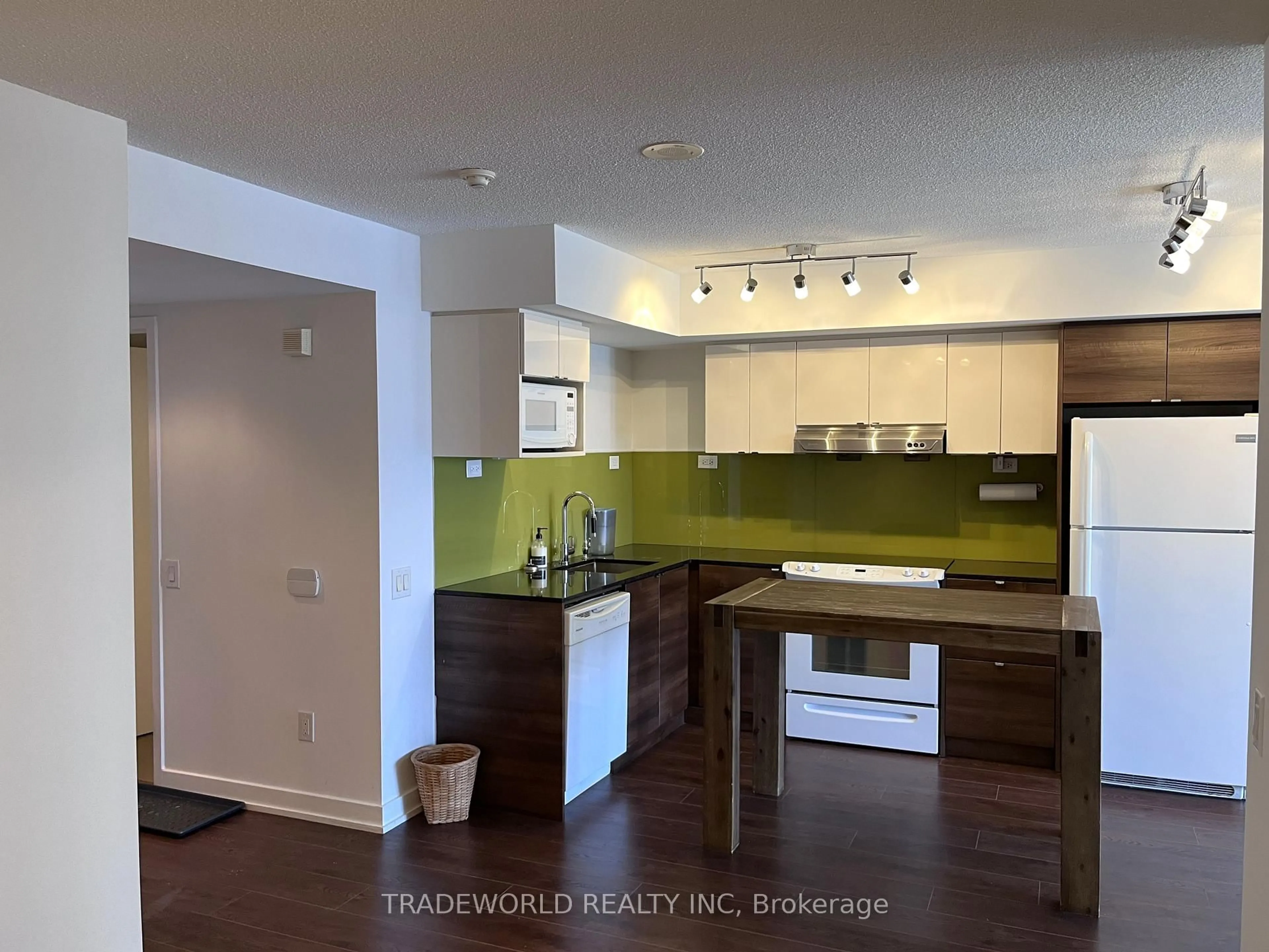 Open concept kitchen, unknown for 121 McMahon Dr #1810, Toronto Ontario M2K 0C1