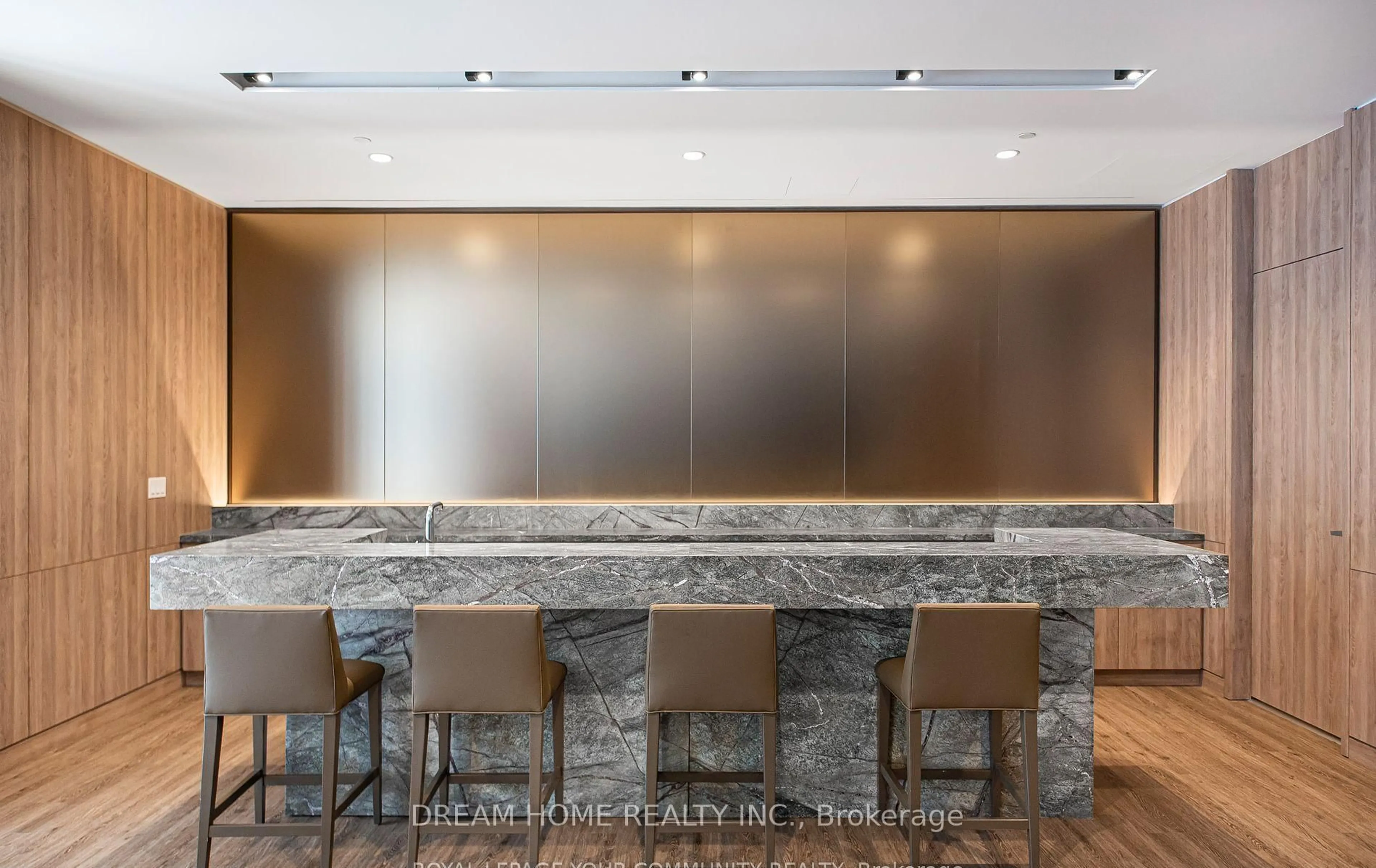 Lobby for 27 Bathurst St #617, Toronto Ontario M5V 0R1