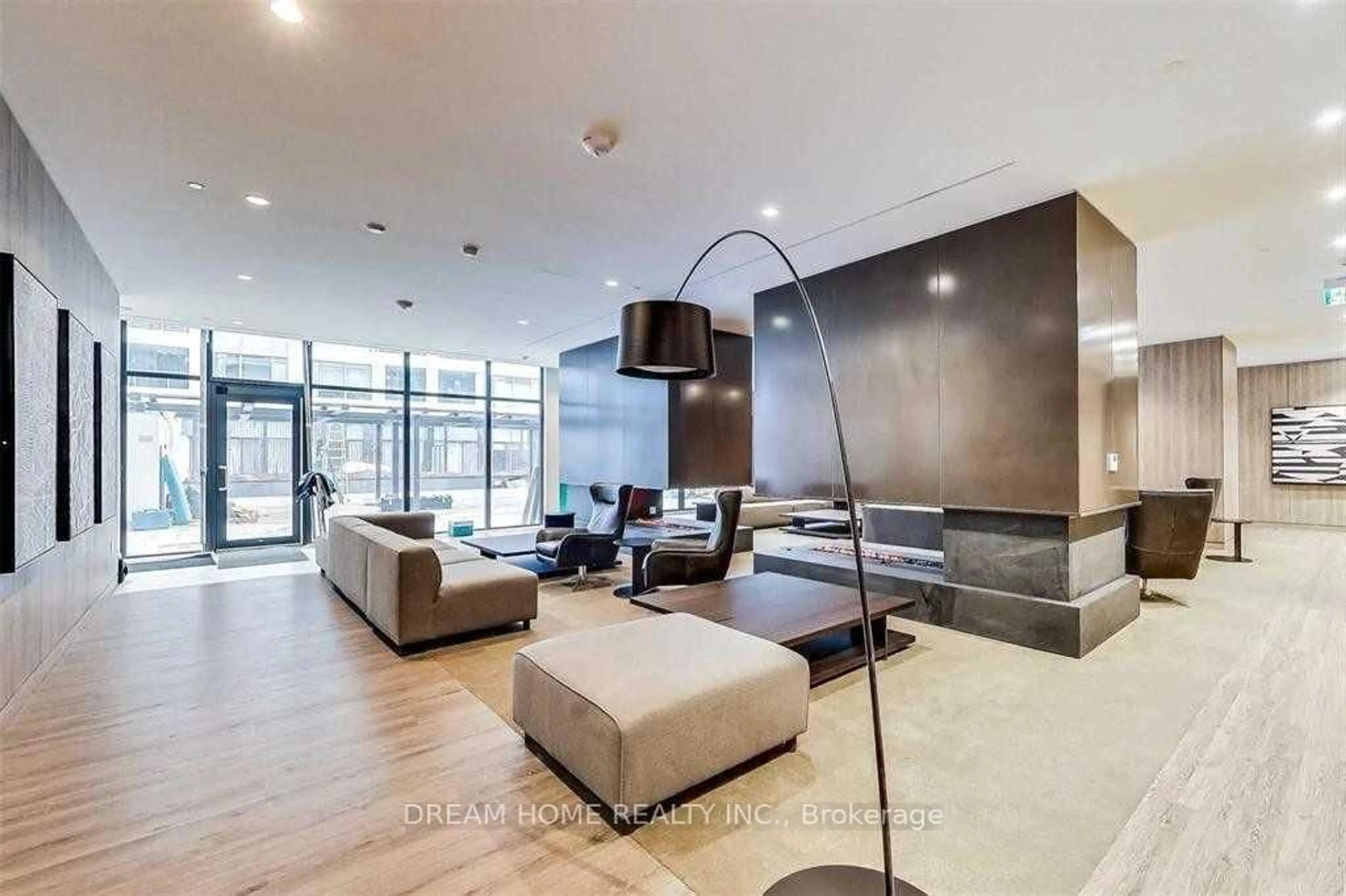 Lobby for 27 Bathurst St #617, Toronto Ontario M5V 0R1