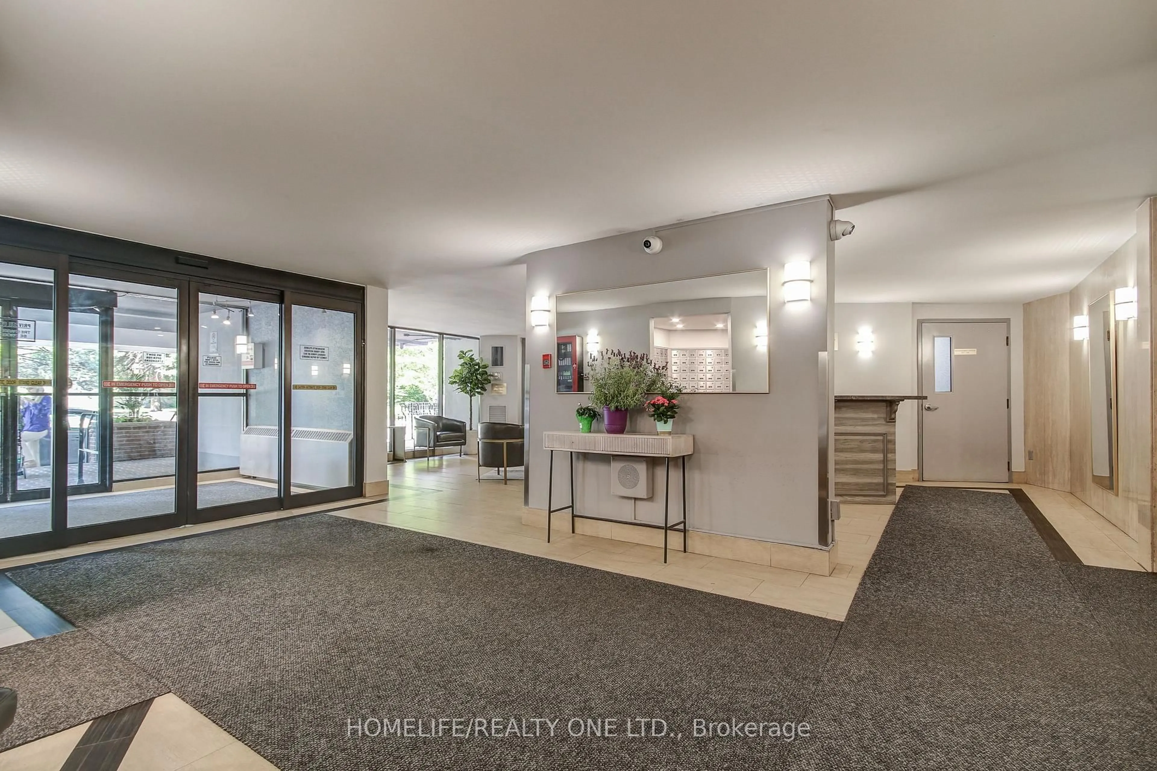 Indoor foyer for 5 Shady Gfwy #1011, Toronto Ontario M3C 3A5