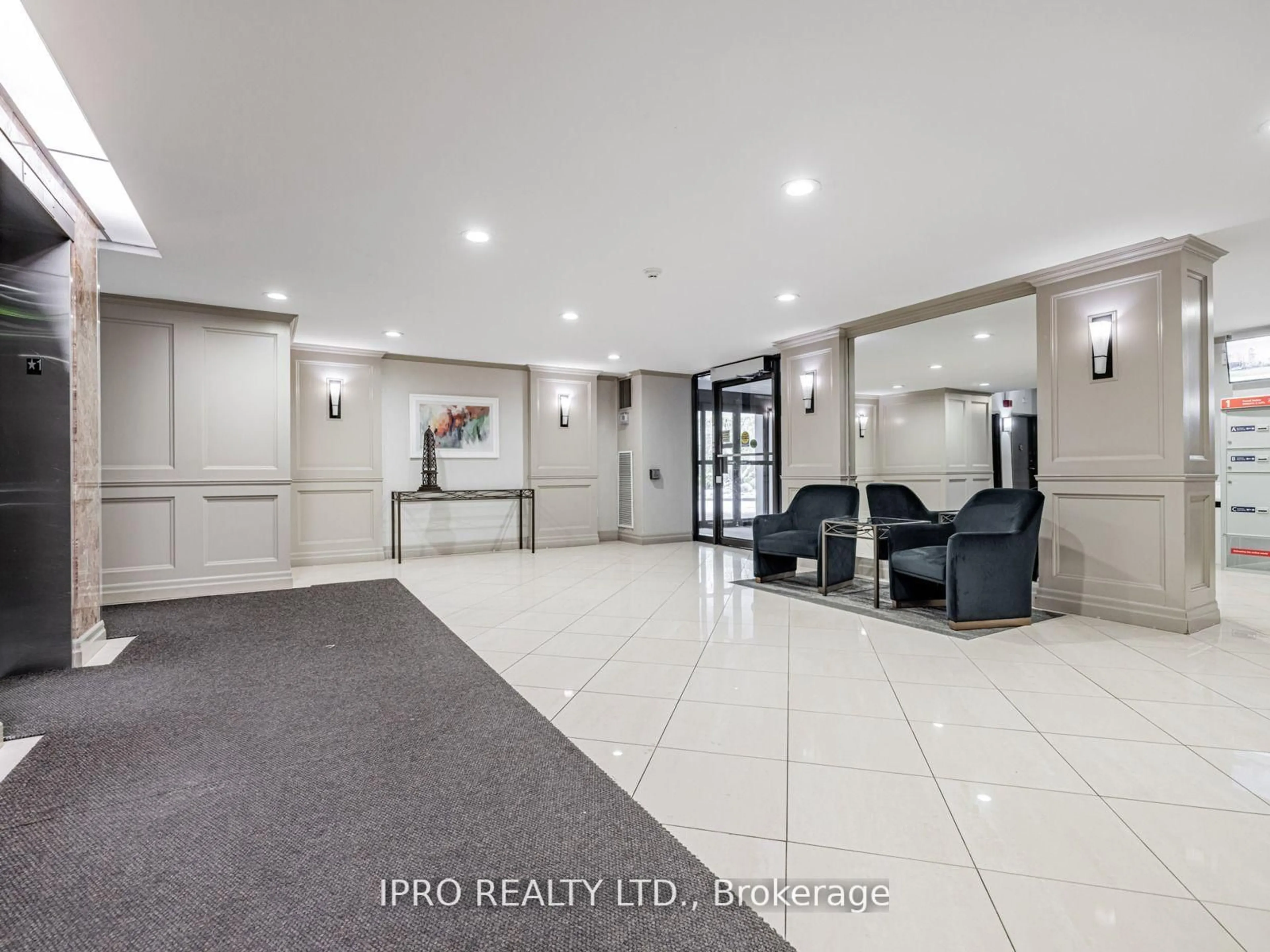 Indoor foyer for 1900 Sheppard Ave #504, Toronto Ontario M2J 4T4