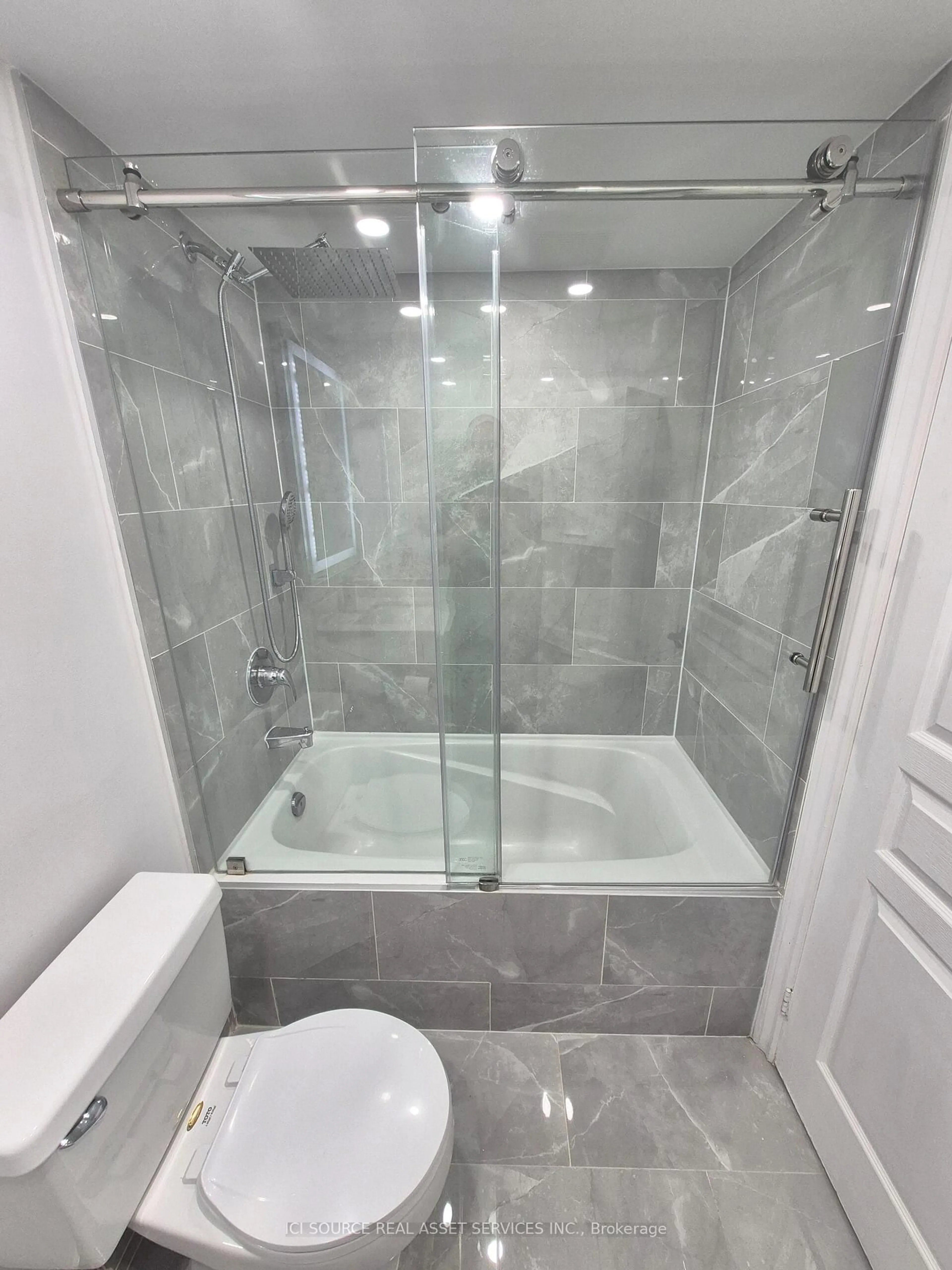Contemporary bathroom, ceramic/tile floor for 51 Harrison Garden Blvd #507, Toronto Ontario M2N 7G4