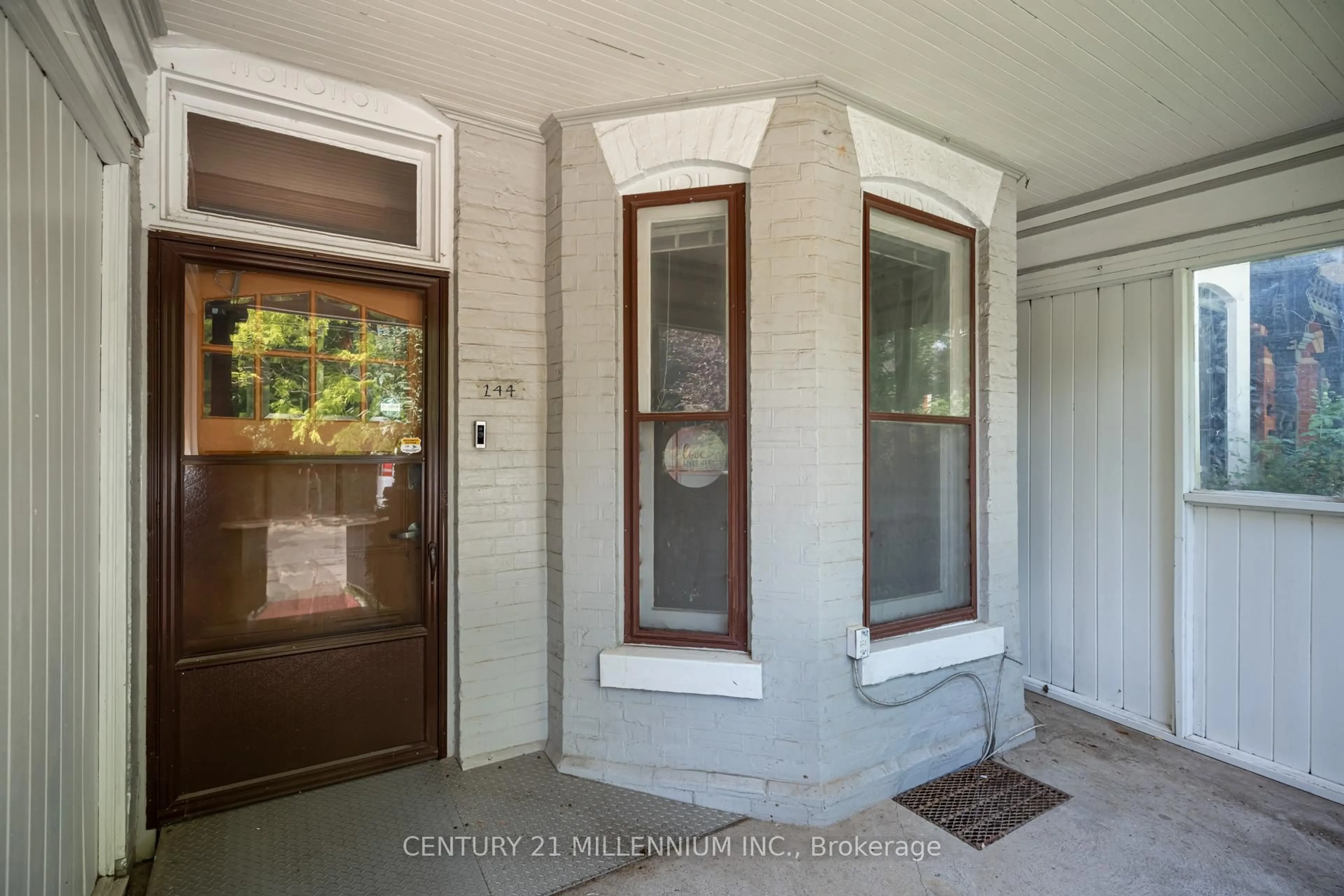 Indoor entryway for 144 Robert St, Toronto Ontario M5S 2K3