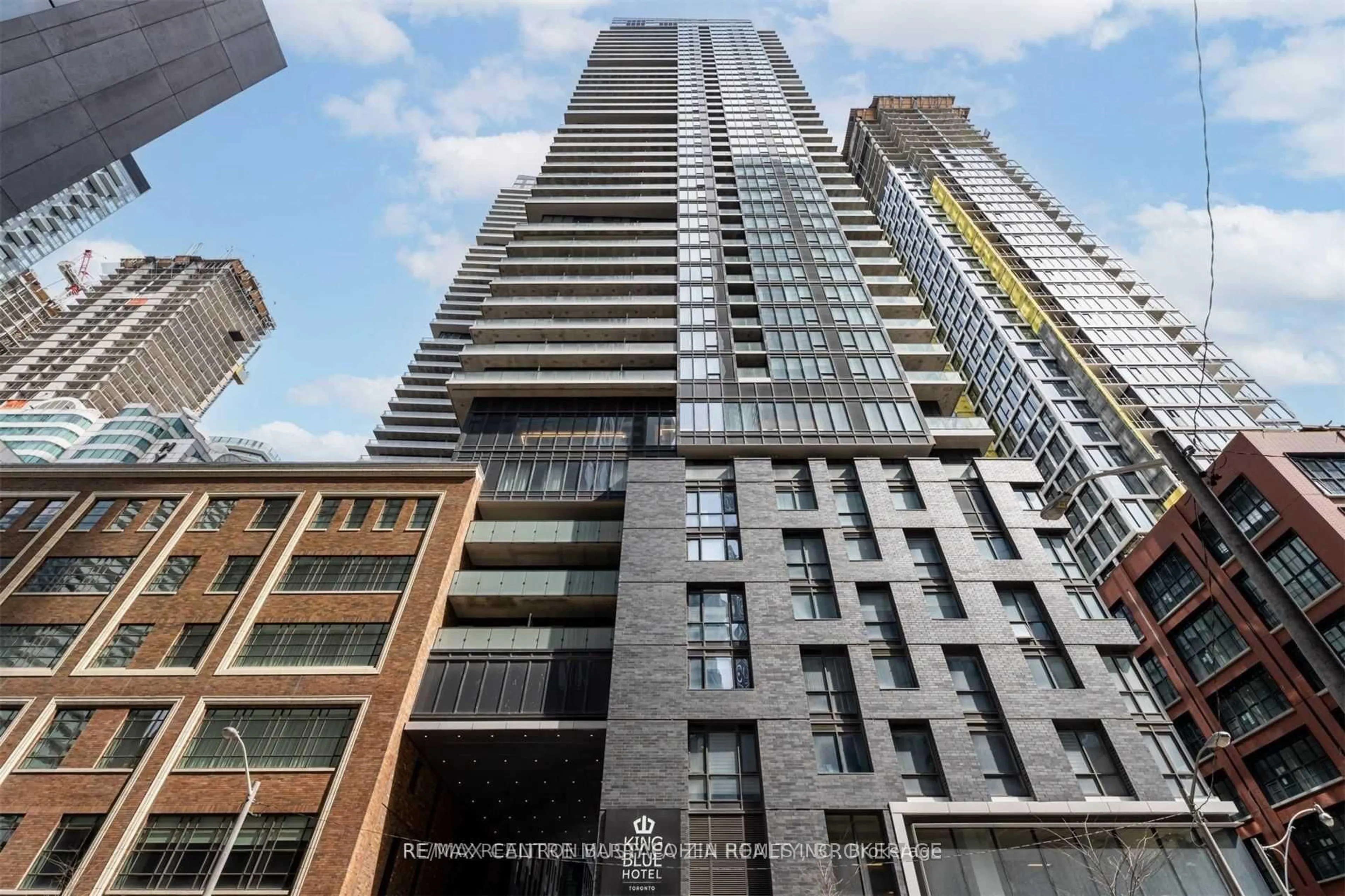 A pic from outside/outdoor area/front of a property/back of a property/a pic from drone, building for 115 Blue Jays Way #4802, Toronto Ontario M5V 0N4