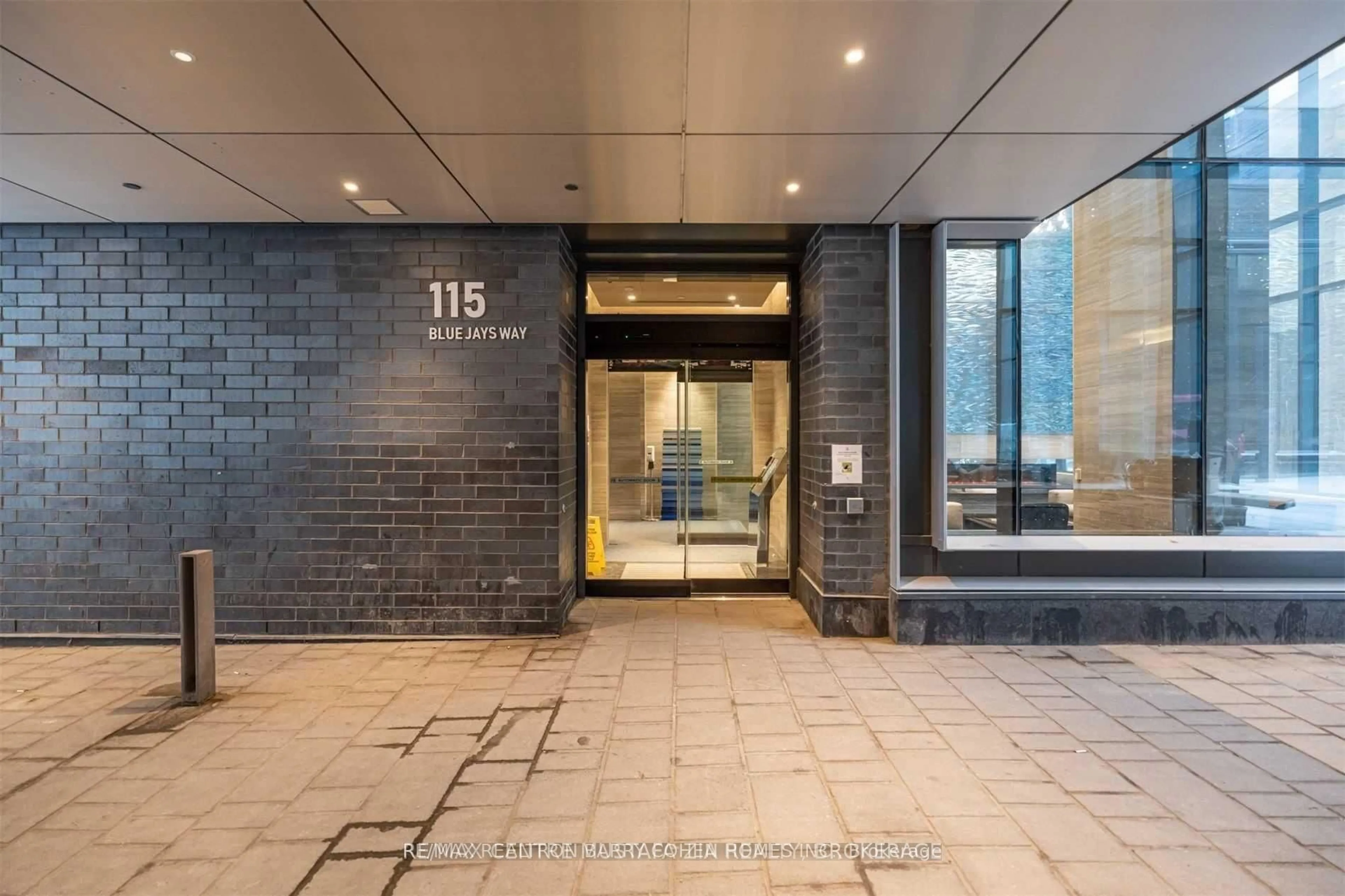 Indoor foyer for 115 Blue Jays Way #4802, Toronto Ontario M5V 0N4