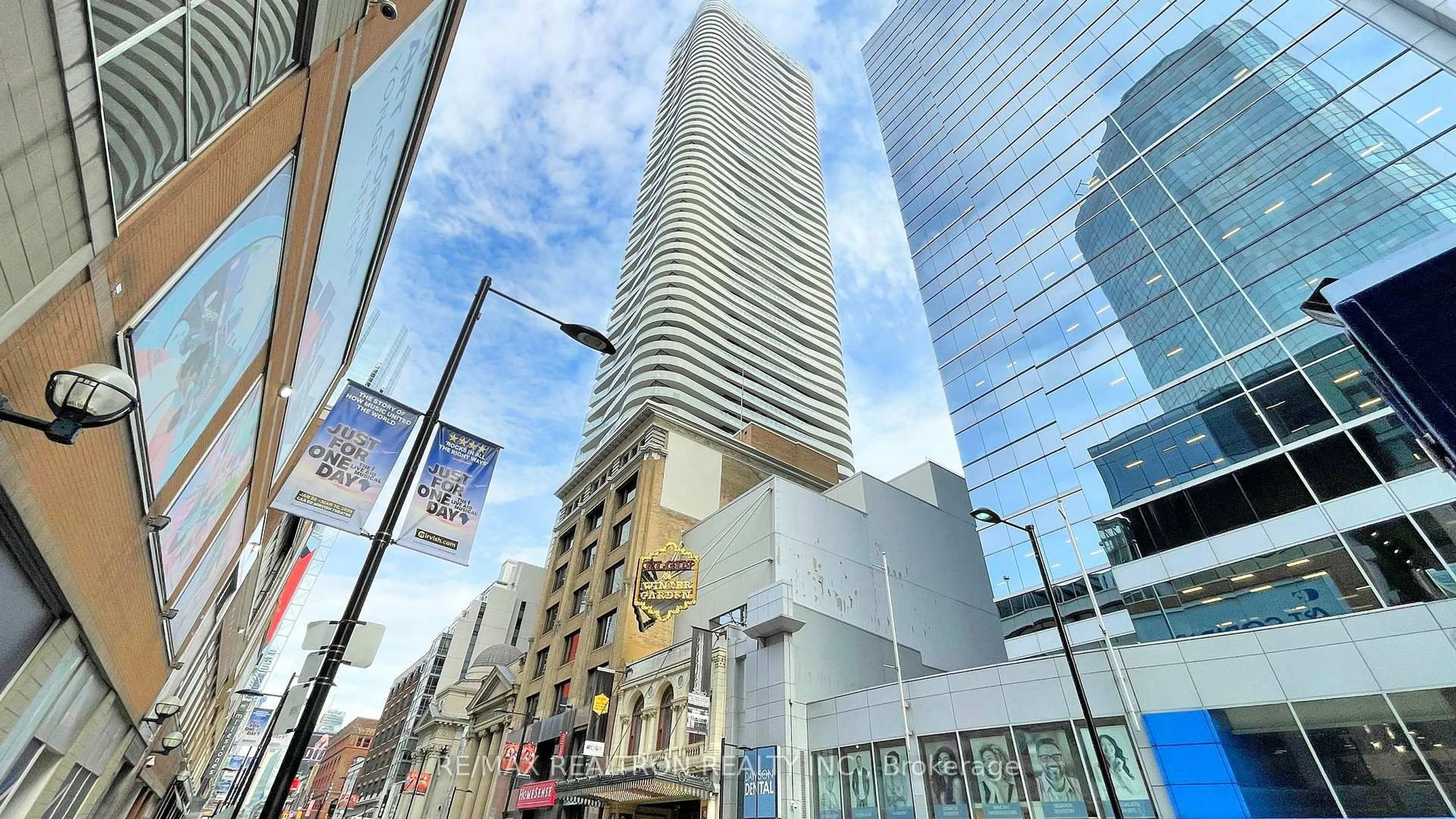 Unknown for 197 Yonge St #5905, Toronto Ontario M5B 1M4