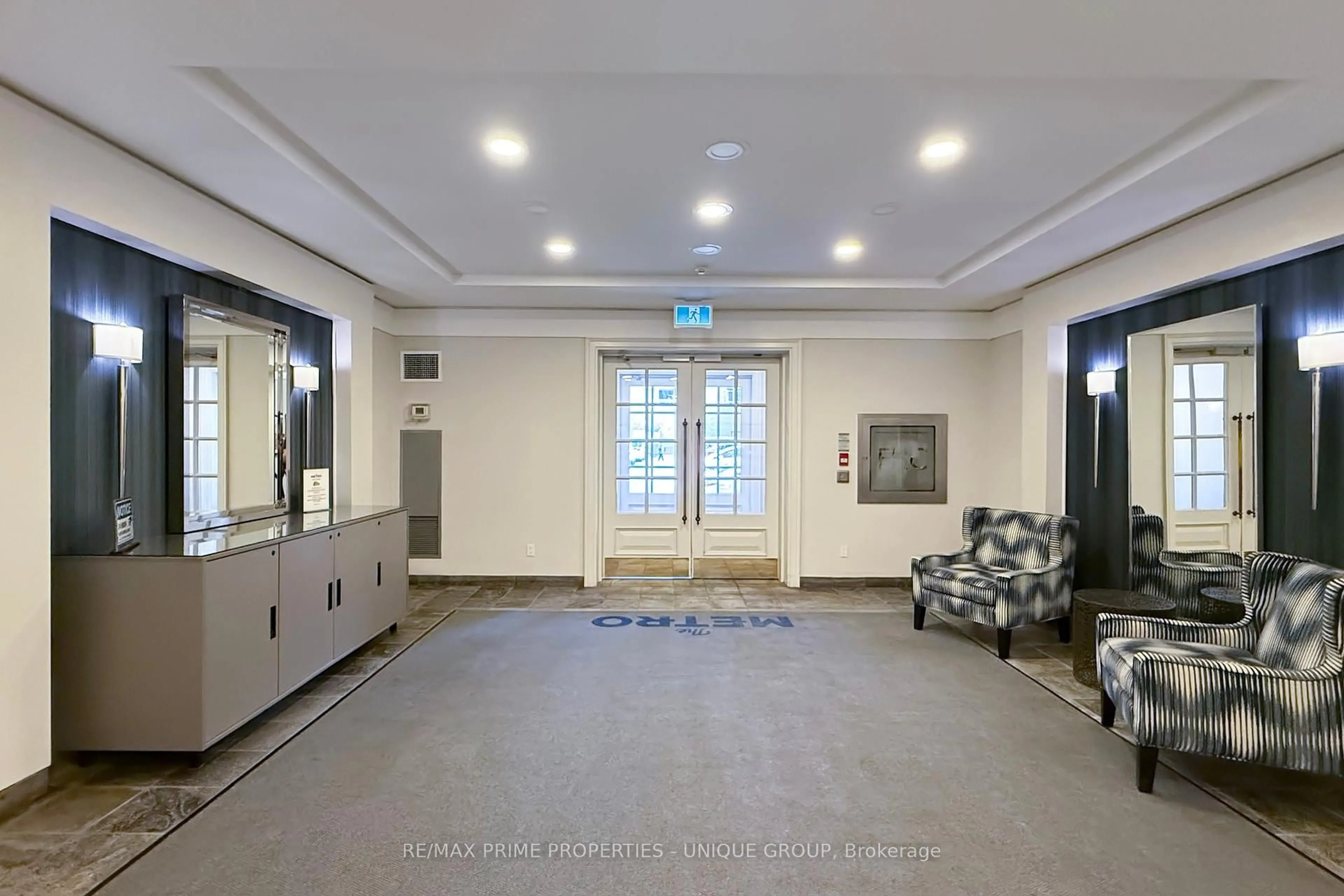 Indoor foyer for 139 Merton St #630, Toronto Ontario M4S 3G7
