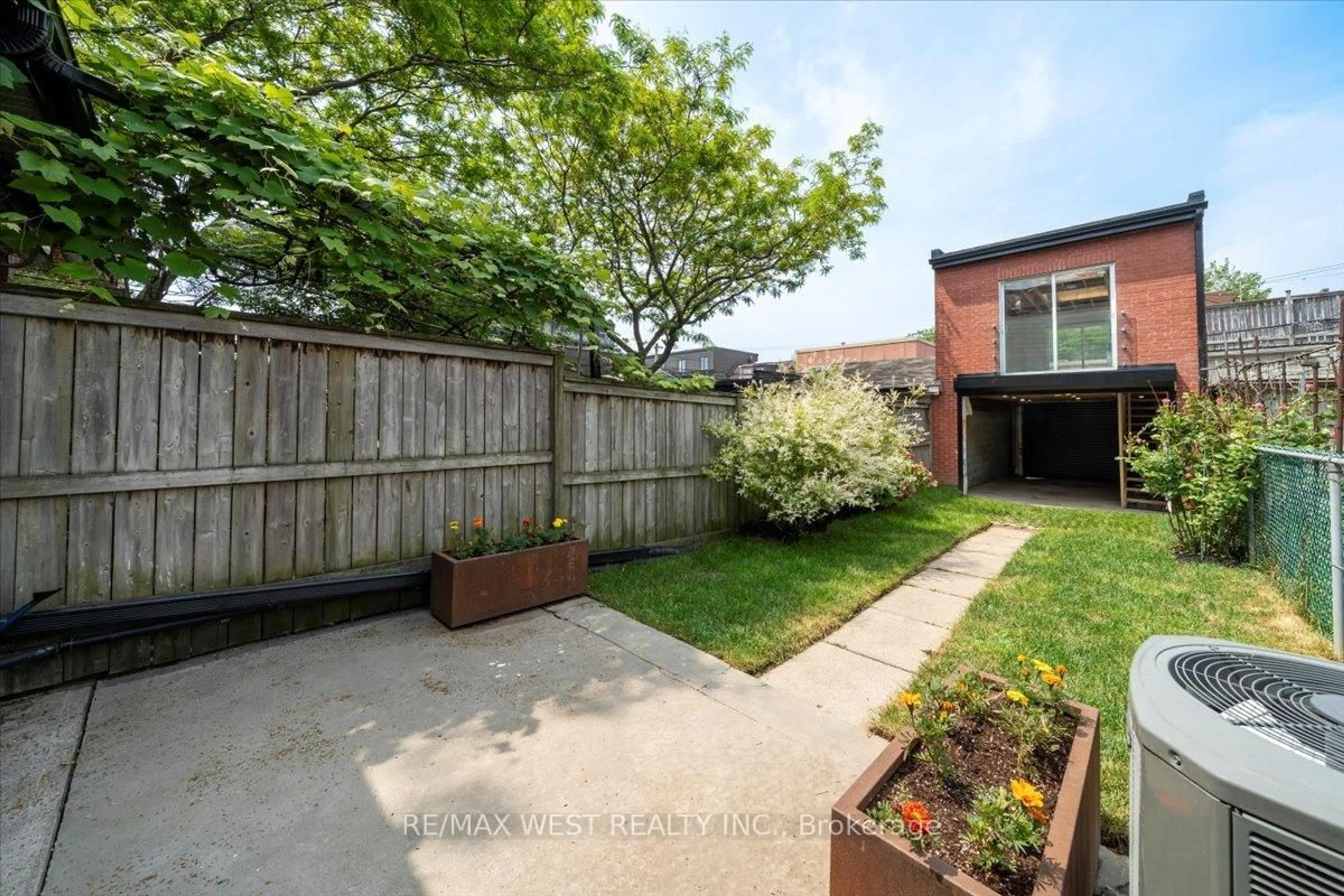 Patio, street for 248 1/2 Euclid Ave, Toronto Ontario M6J 2K2