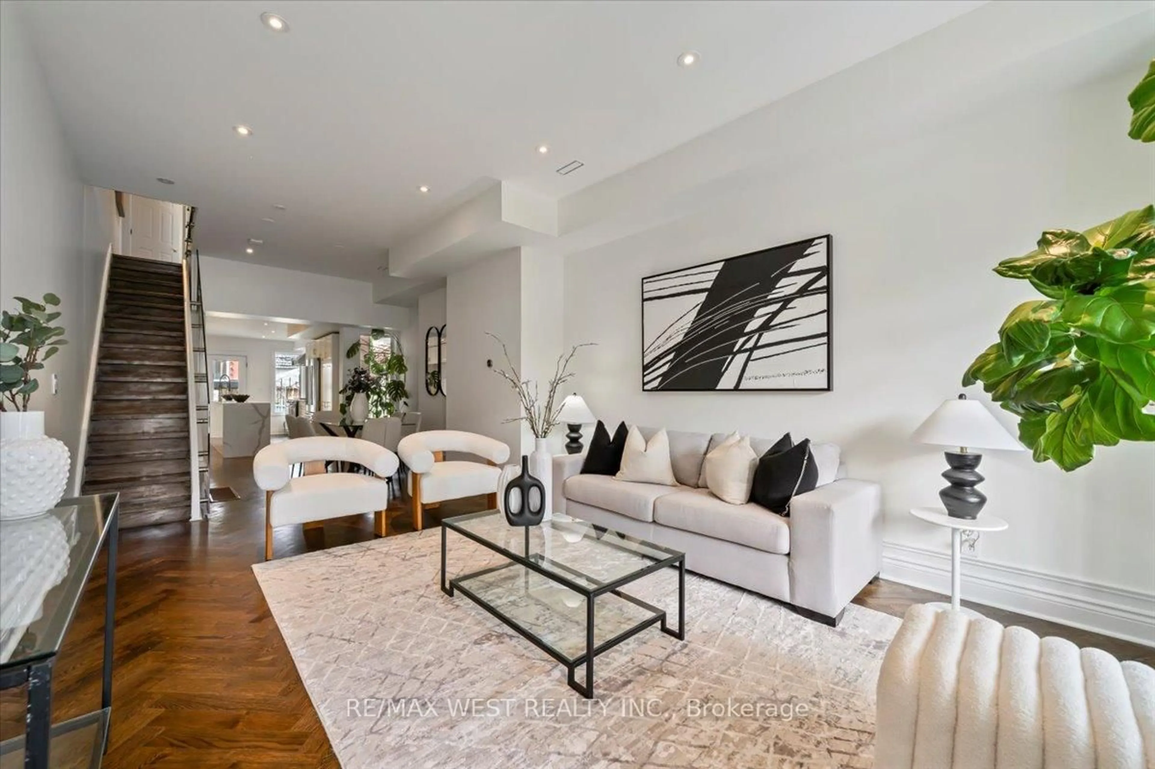 Living room with furniture, unknown for 248 1/2 Euclid Ave, Toronto Ontario M6J 2K2