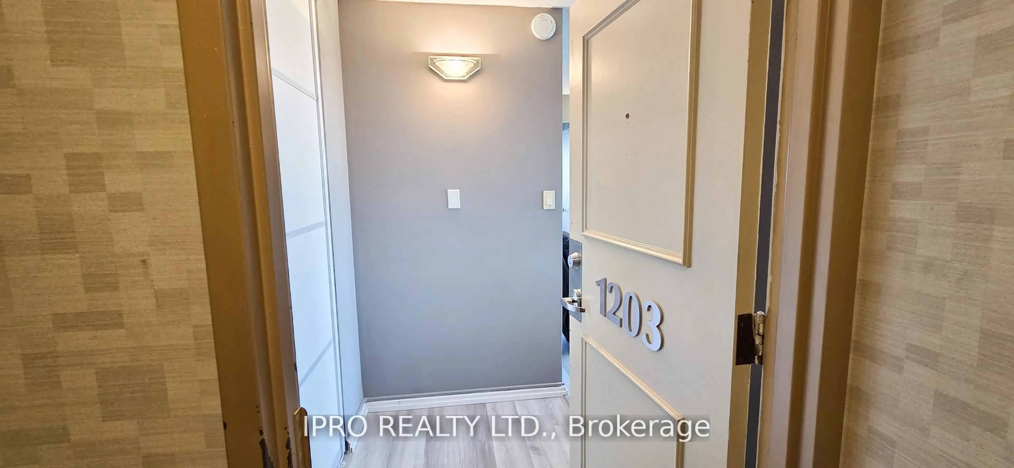 Indoor entryway for 725 Don Mills Rd #1203, Toronto Ontario M3C 1S7