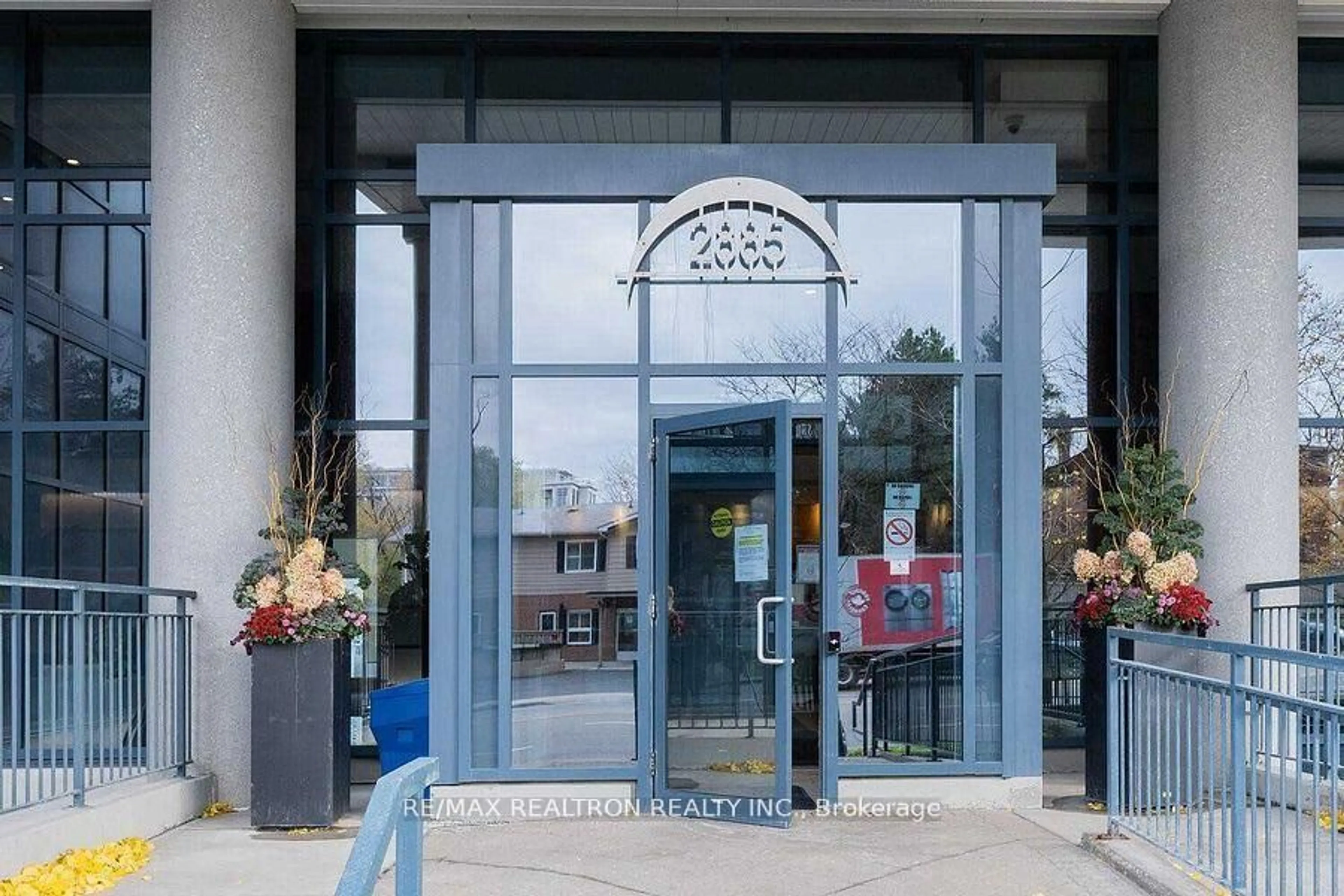 Indoor foyer for 2885 Bayview Ave #1319, Toronto Ontario M2K 0A3