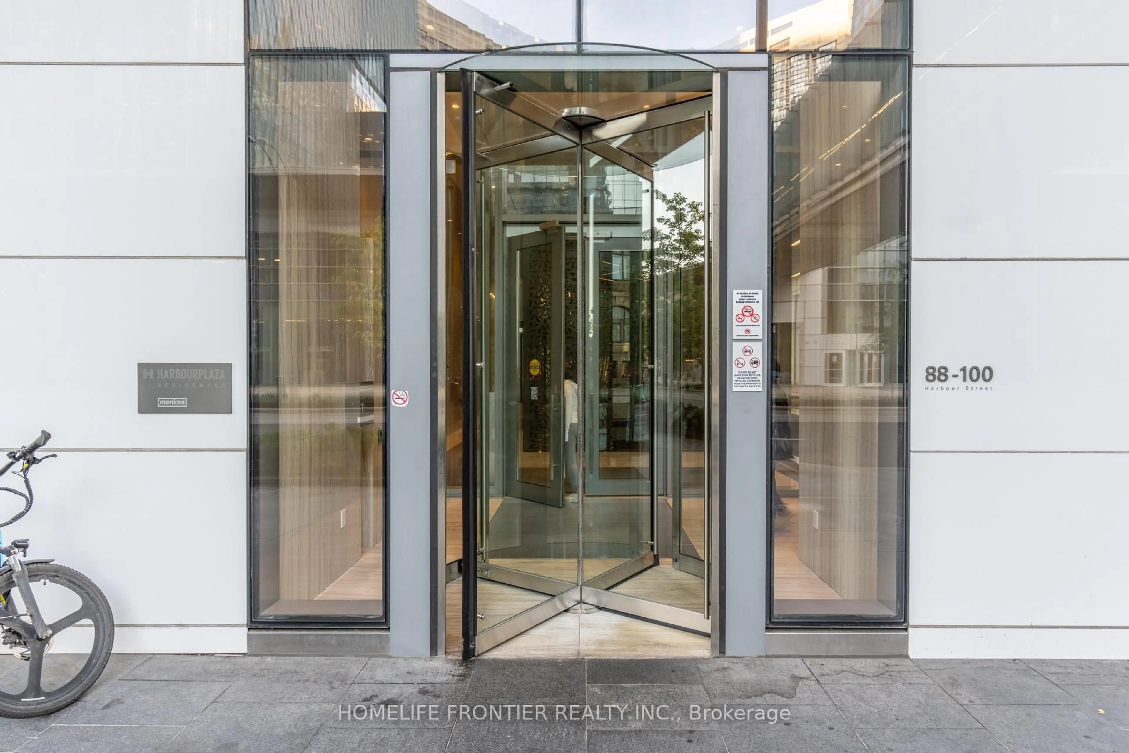 Indoor foyer for 88 Harbour St #1207, Toronto Ontario M5J 0C3