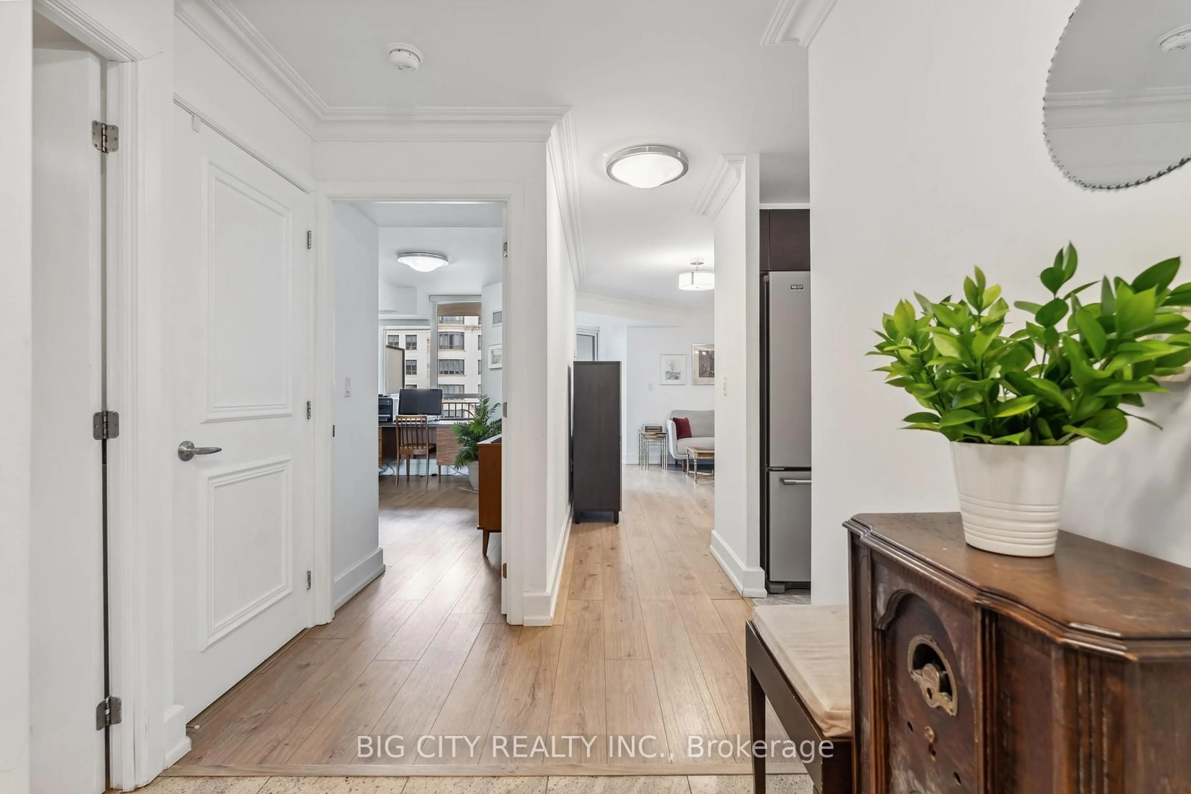 Indoor entryway for 650 Sheppard Ave #507, Toronto Ontario M2K 3E4