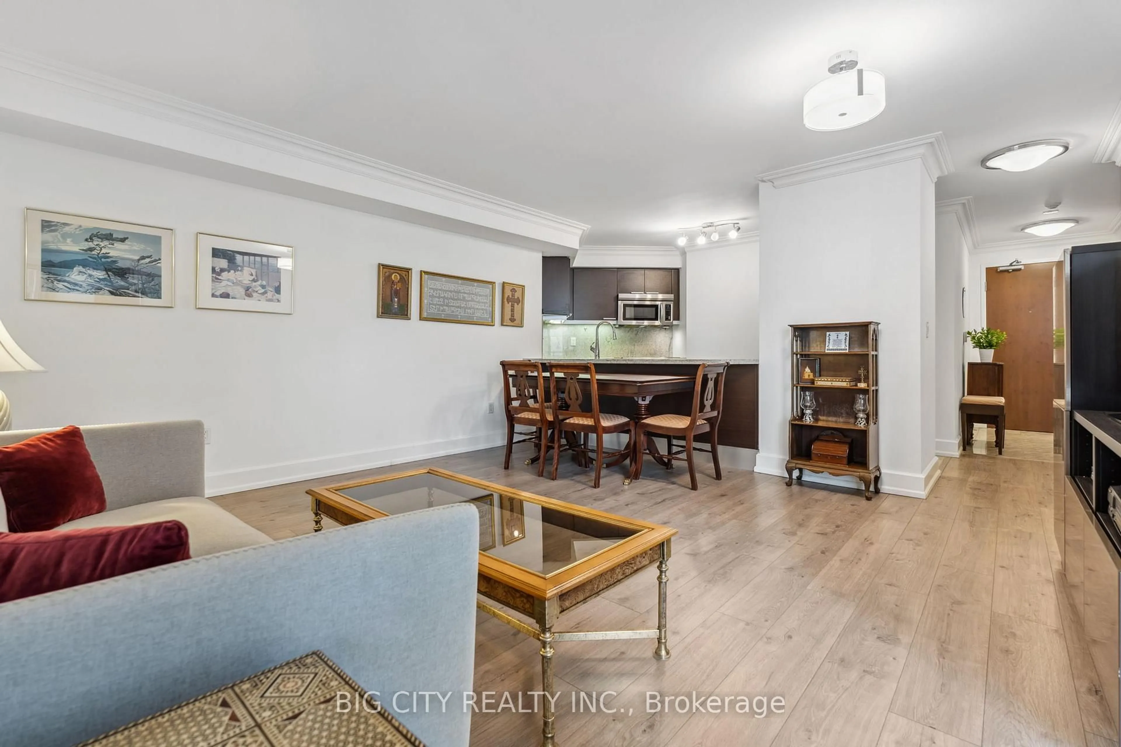 Living room with furniture, wood/laminate floor for 650 Sheppard Ave #507, Toronto Ontario M2K 3E4