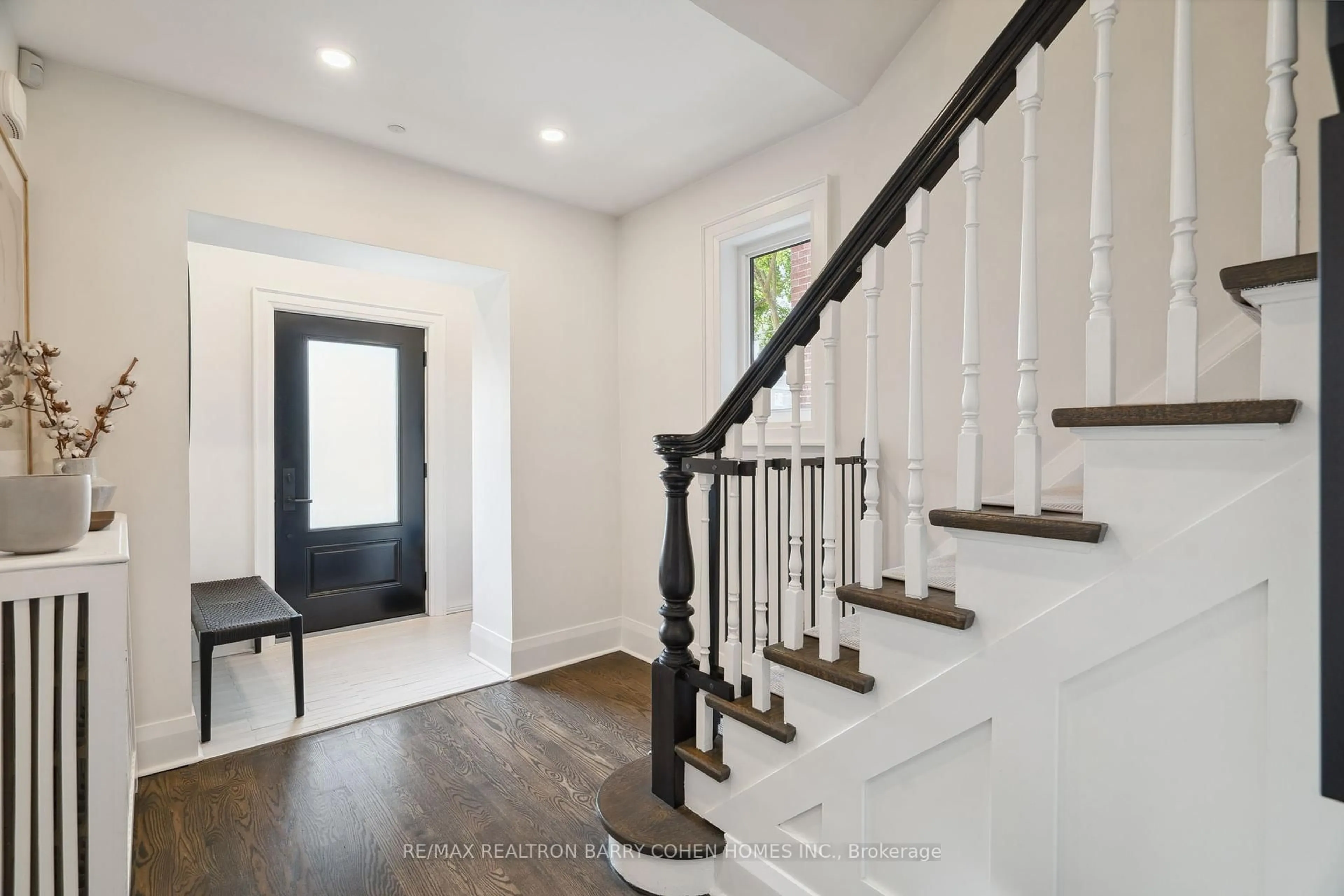 Indoor entryway for 323 Warren Rd, Toronto Ontario M5P 2M7