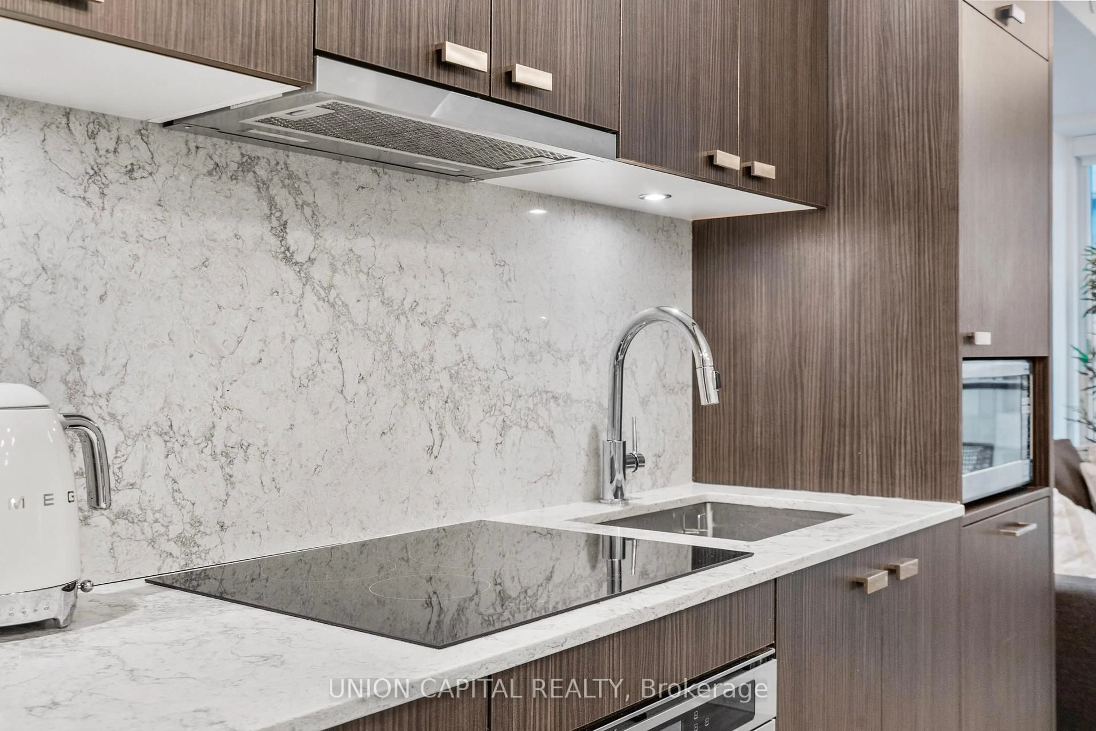 Contemporary kitchen, ceramic/tile floor for 480 Front St #1510, Toronto Ontario M5V 0V5
