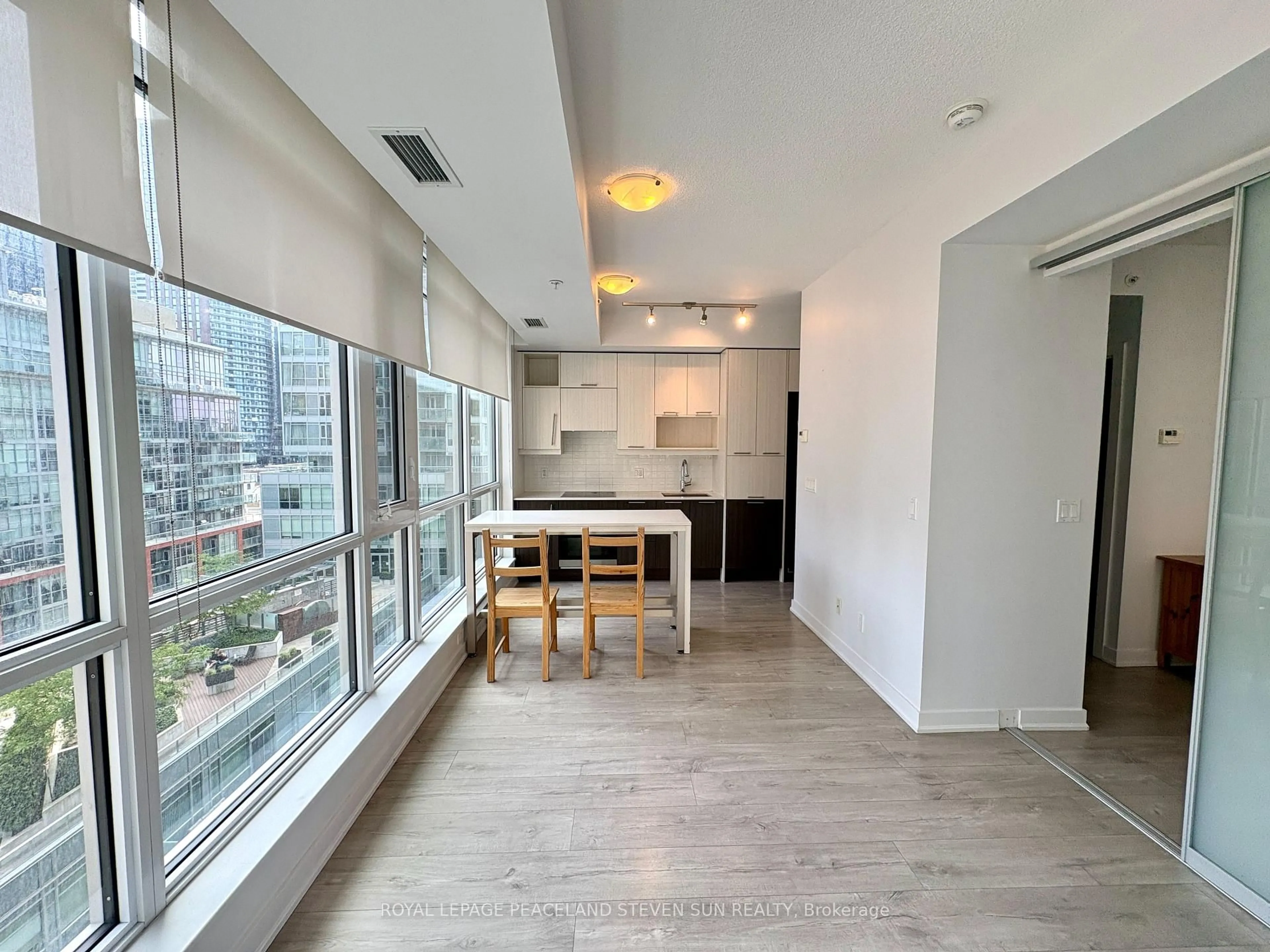 A pic of a room for 199 Richmond St #1004, Toronto Ontario M5V 0H4