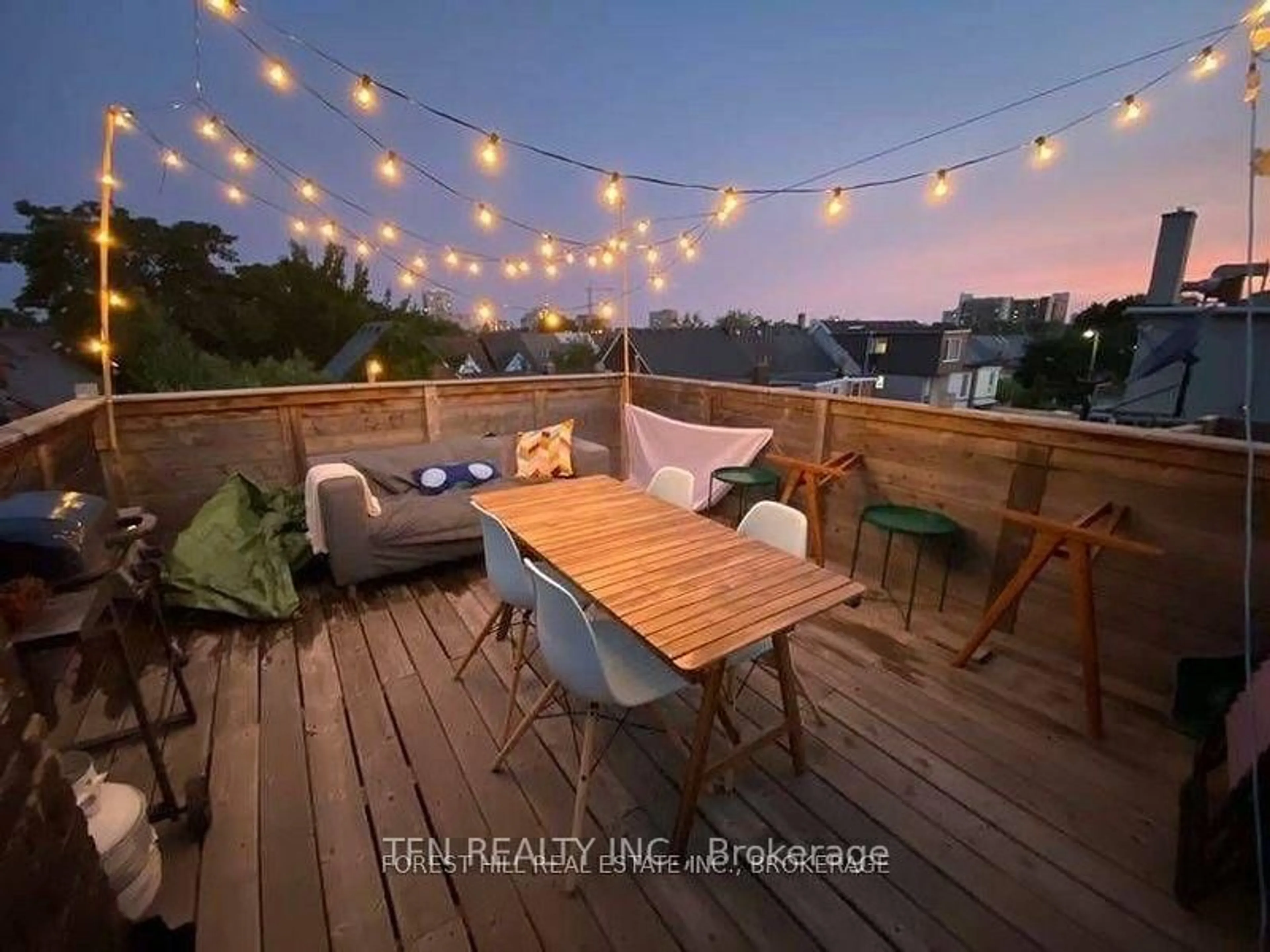 Patio, water/lake/river/ocean view for 1393 Dundas St, Toronto Ontario M6J 1Y4