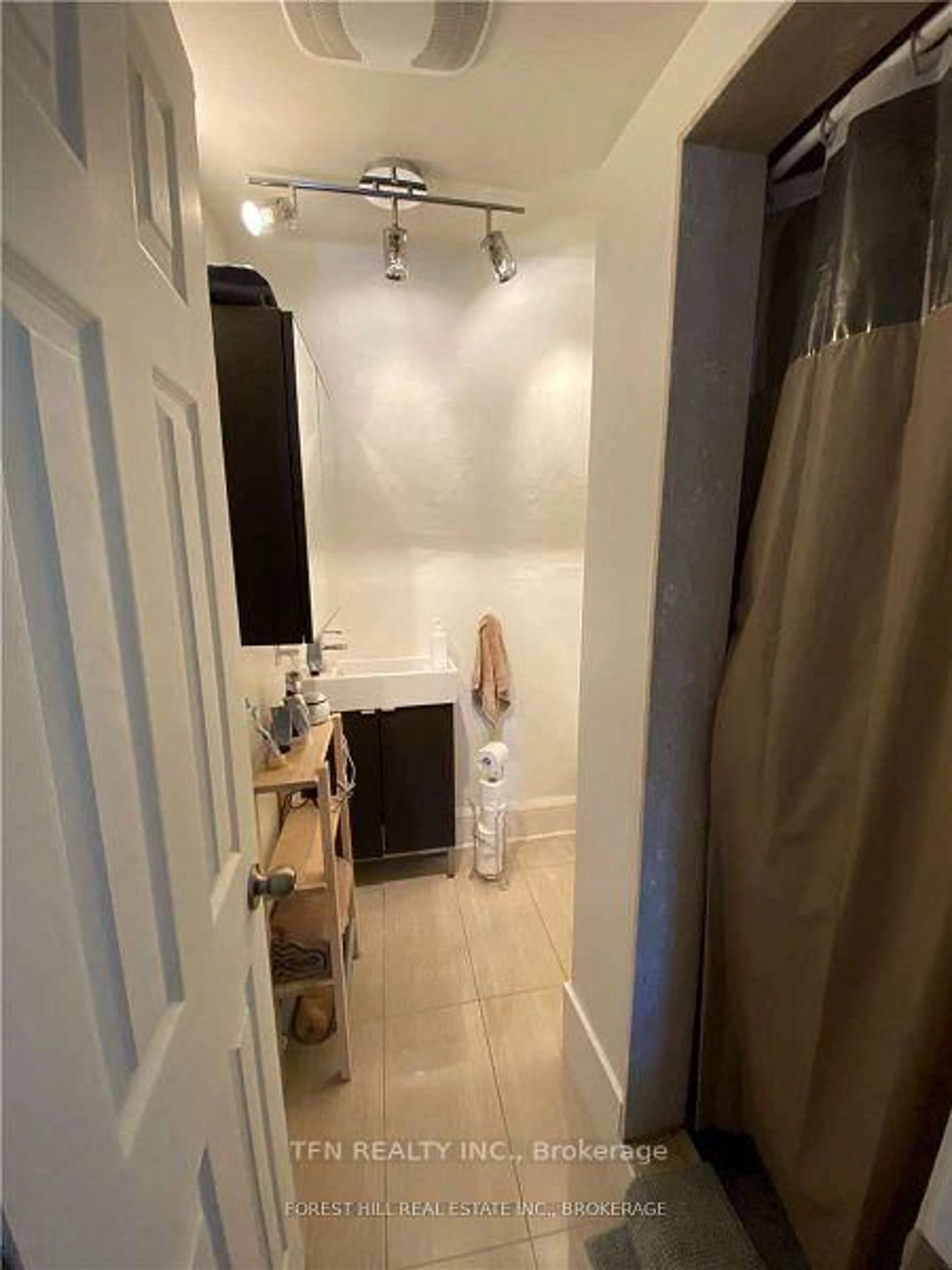 Unknown for 1393 Dundas St, Toronto Ontario M6J 1Y4