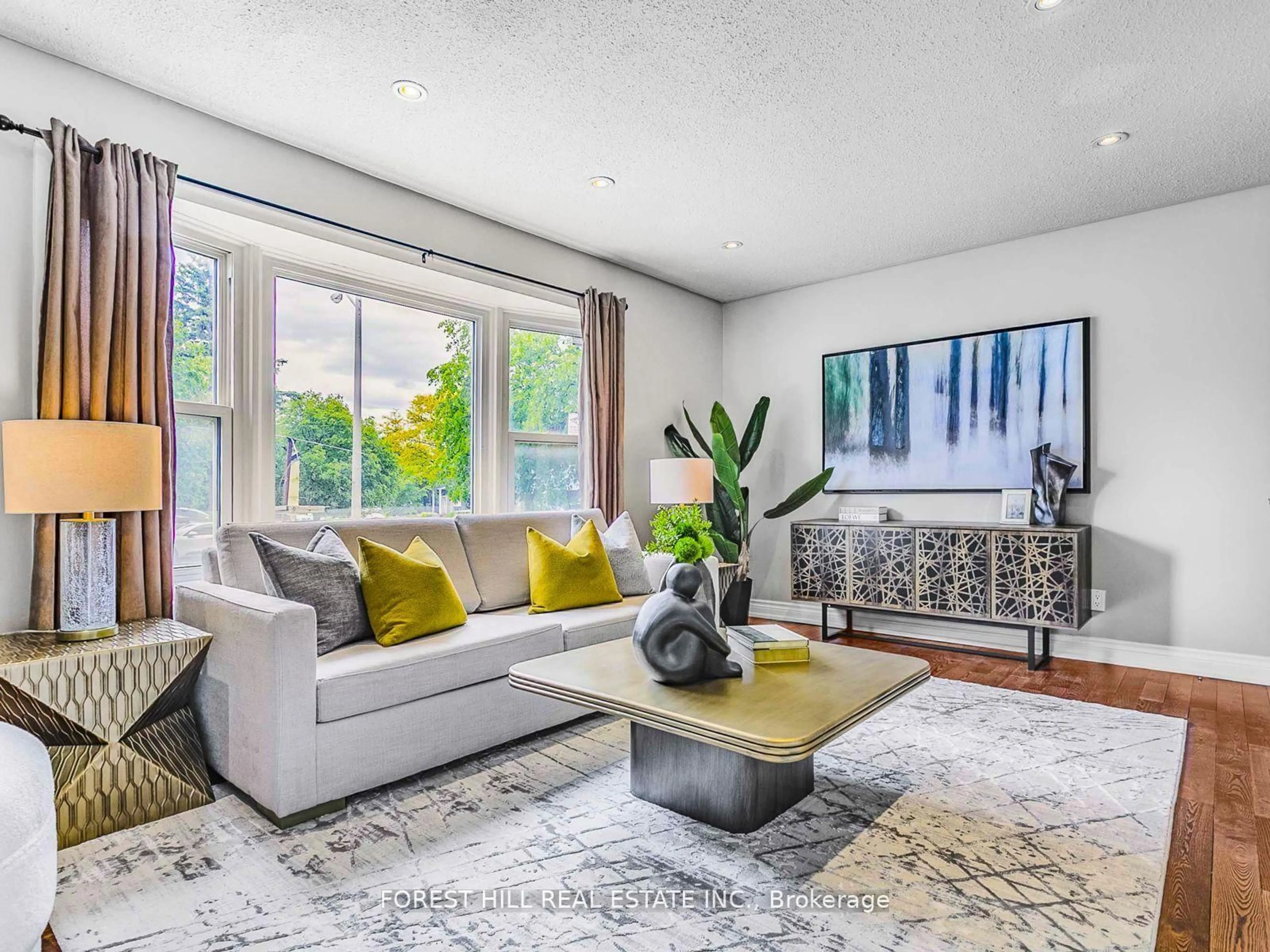 Living room with furniture, unknown for 243 Hollyberry Tr, Toronto Ontario M2H 2P3