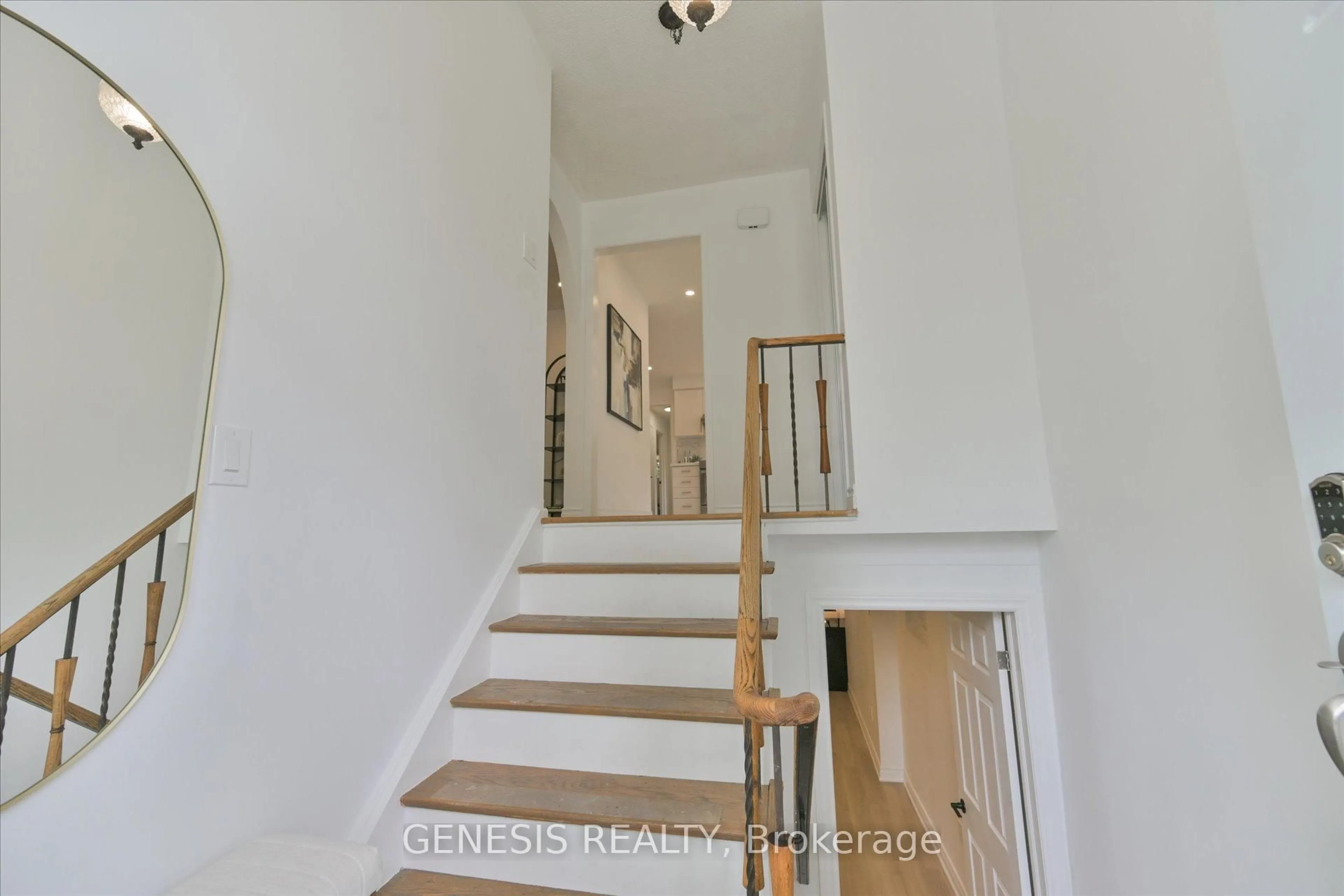 Indoor entryway for 181 Angus Dr, Toronto Ontario M2J 2W9