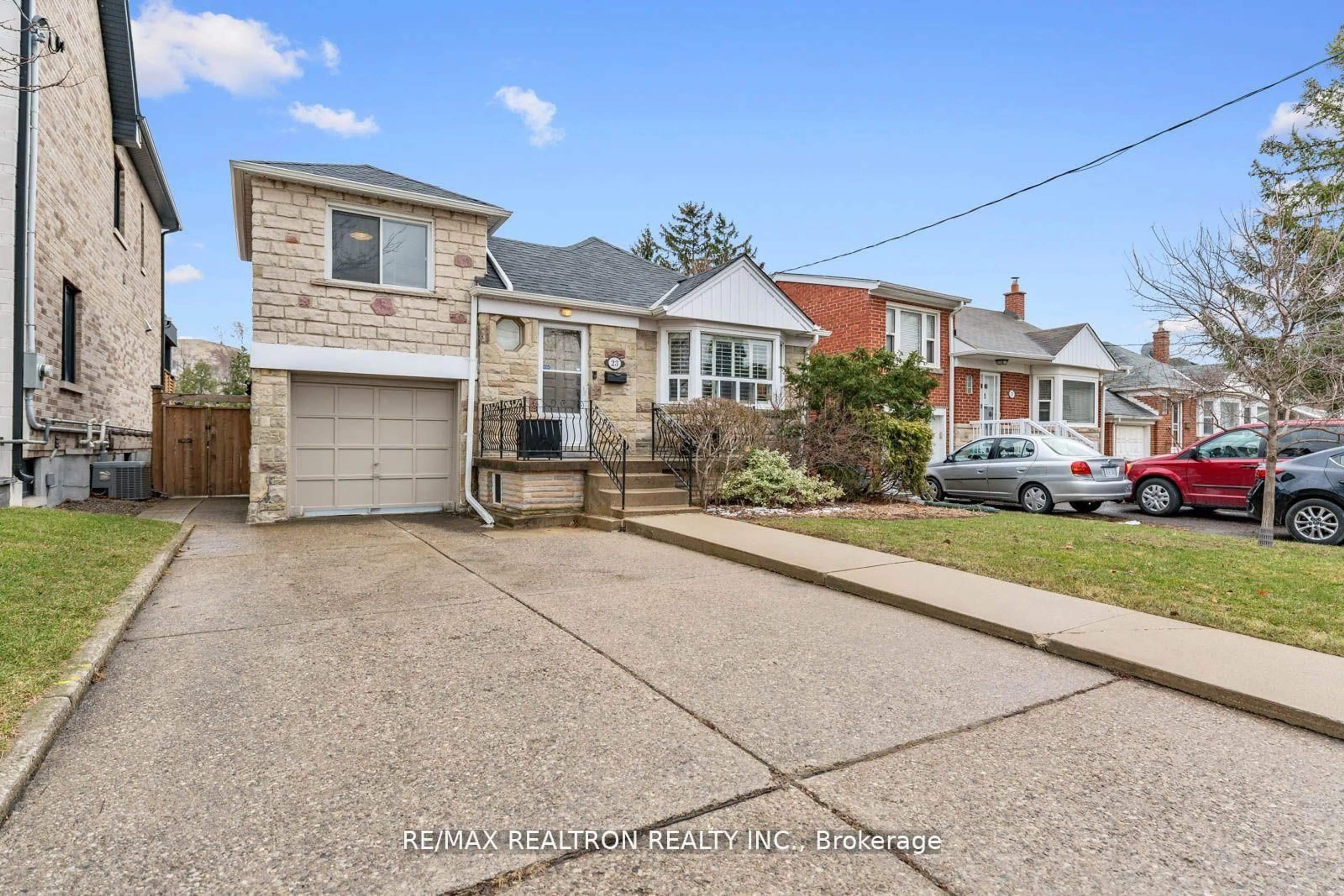 A pic from outside/outdoor area/front of a property/back of a property/a pic from drone, street for 23 Allingham Gdns, Toronto Ontario M3H 1X7