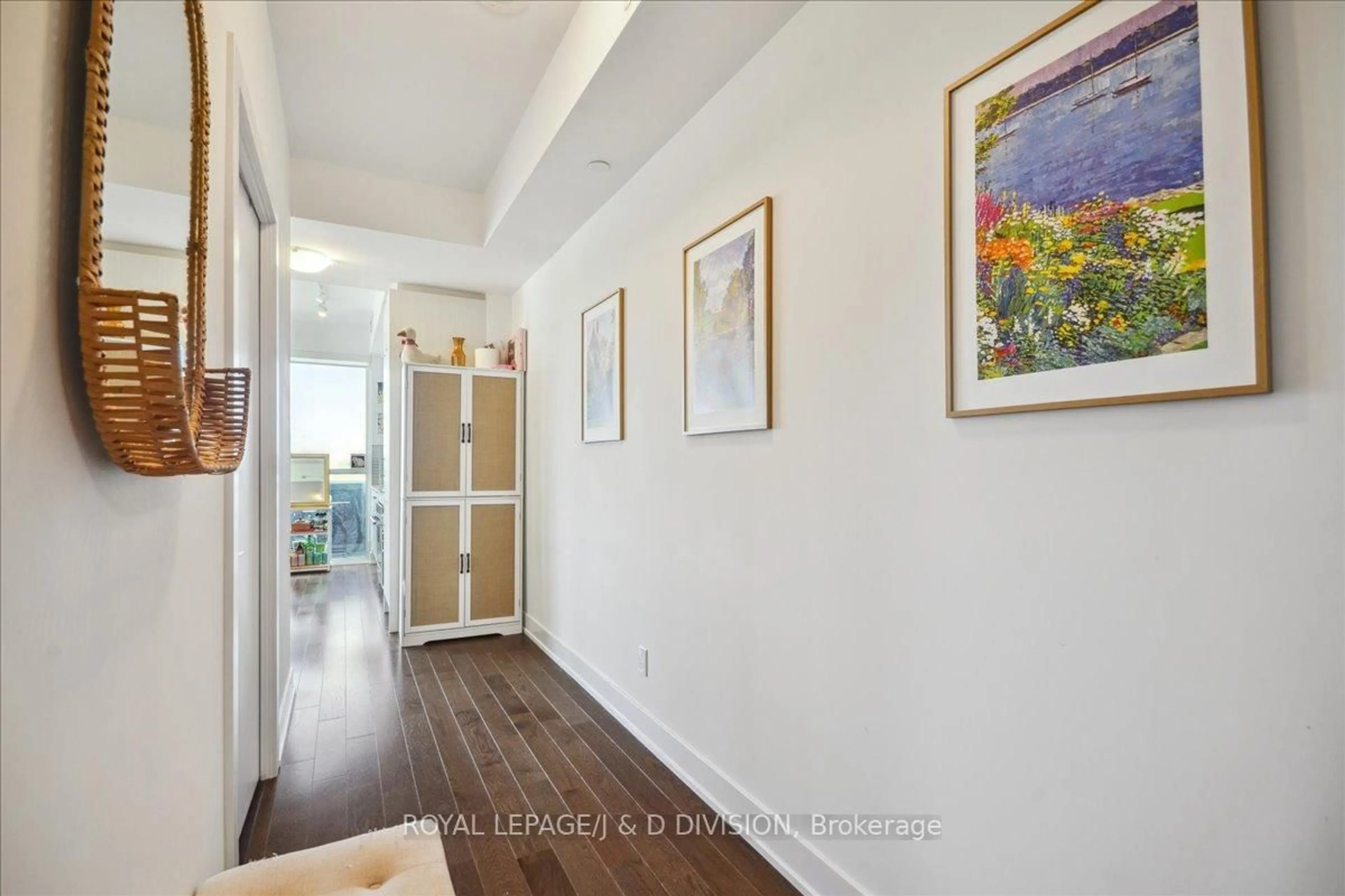 Indoor entryway for 181 Bedford Rd #1602, Toronto Ontario M5R 3P8