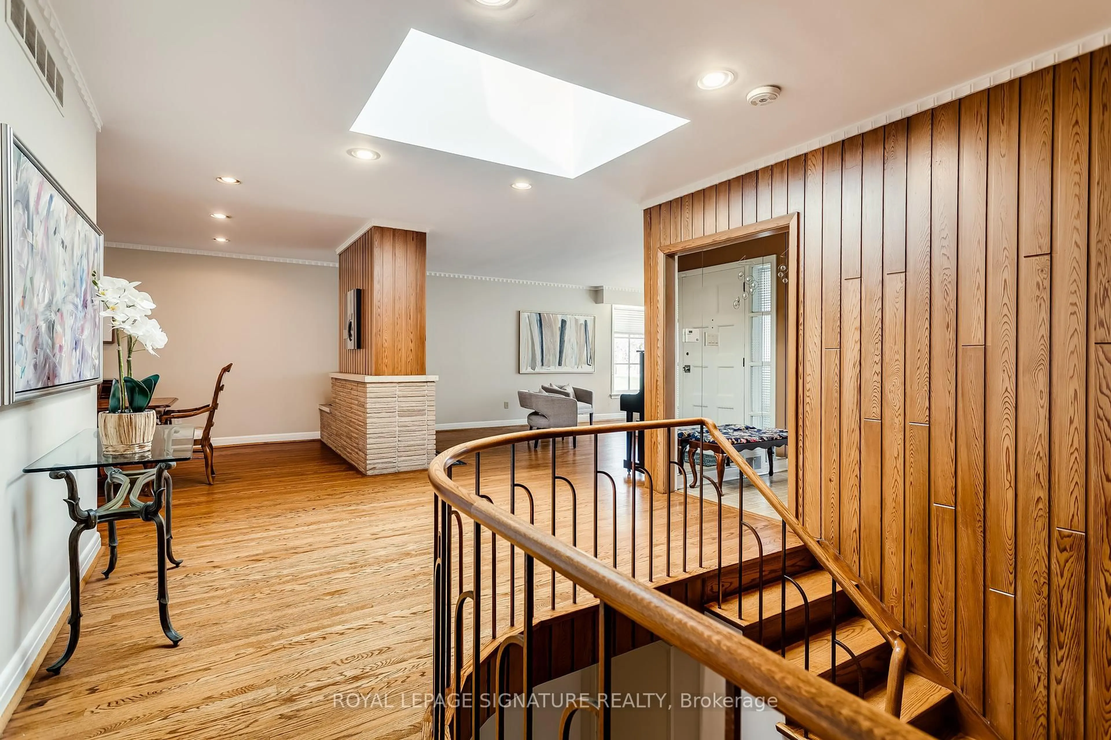 Indoor foyer for 8 Honeywell Pl, Toronto Ontario M2L 1Y3