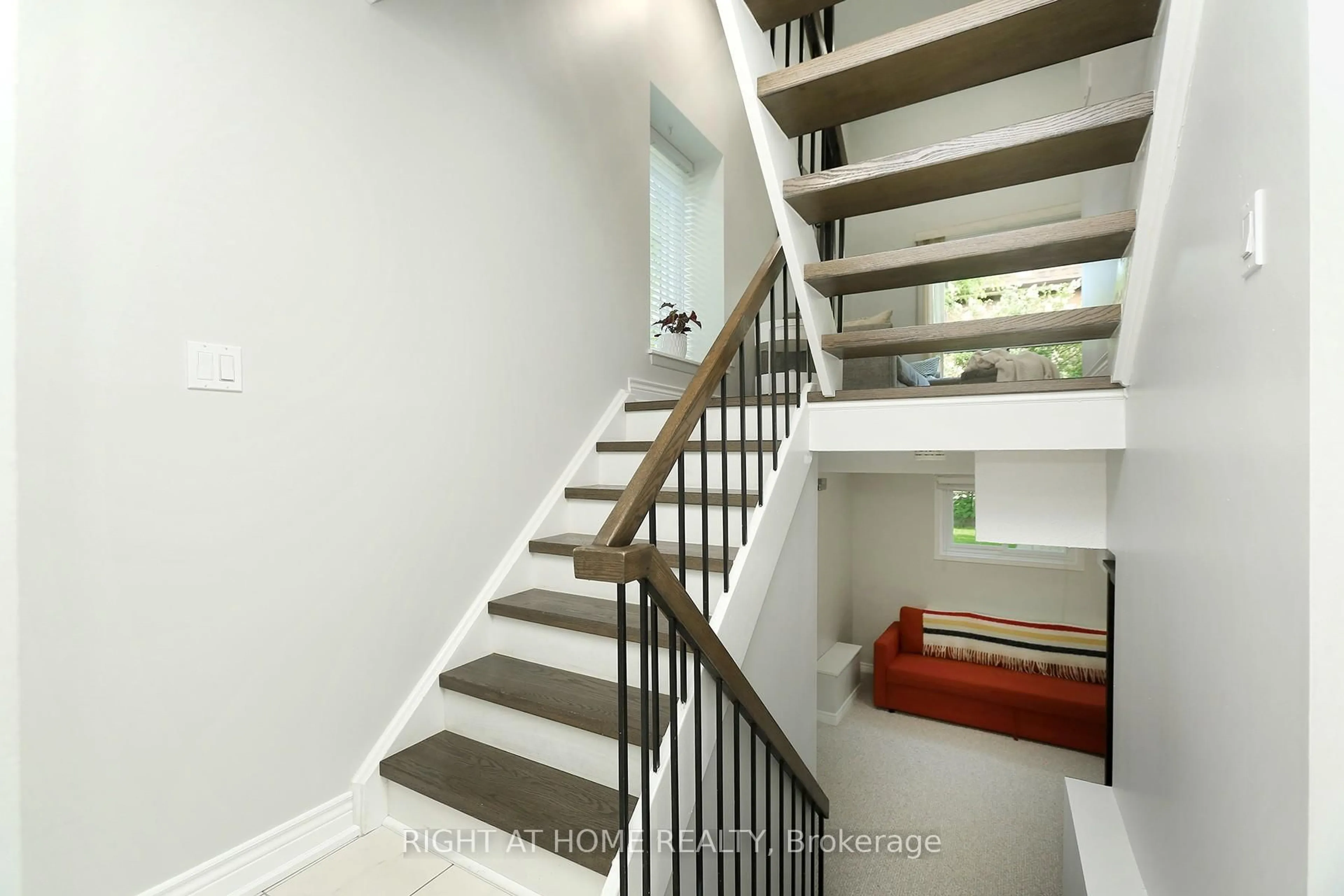 Stairs for 2 Snapdragon Dr, Toronto Ontario M2J 4X6