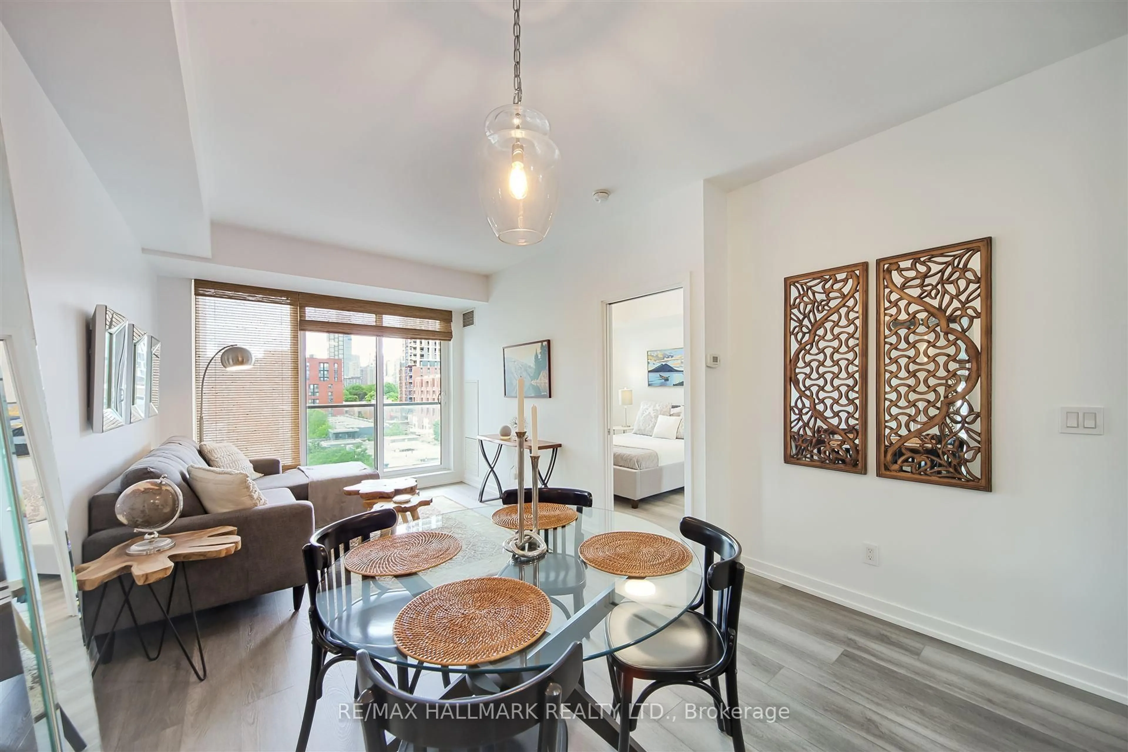 Living room with furniture, wood/laminate floor for 260 Sackville St #714, Toronto Ontario M5A 2M3