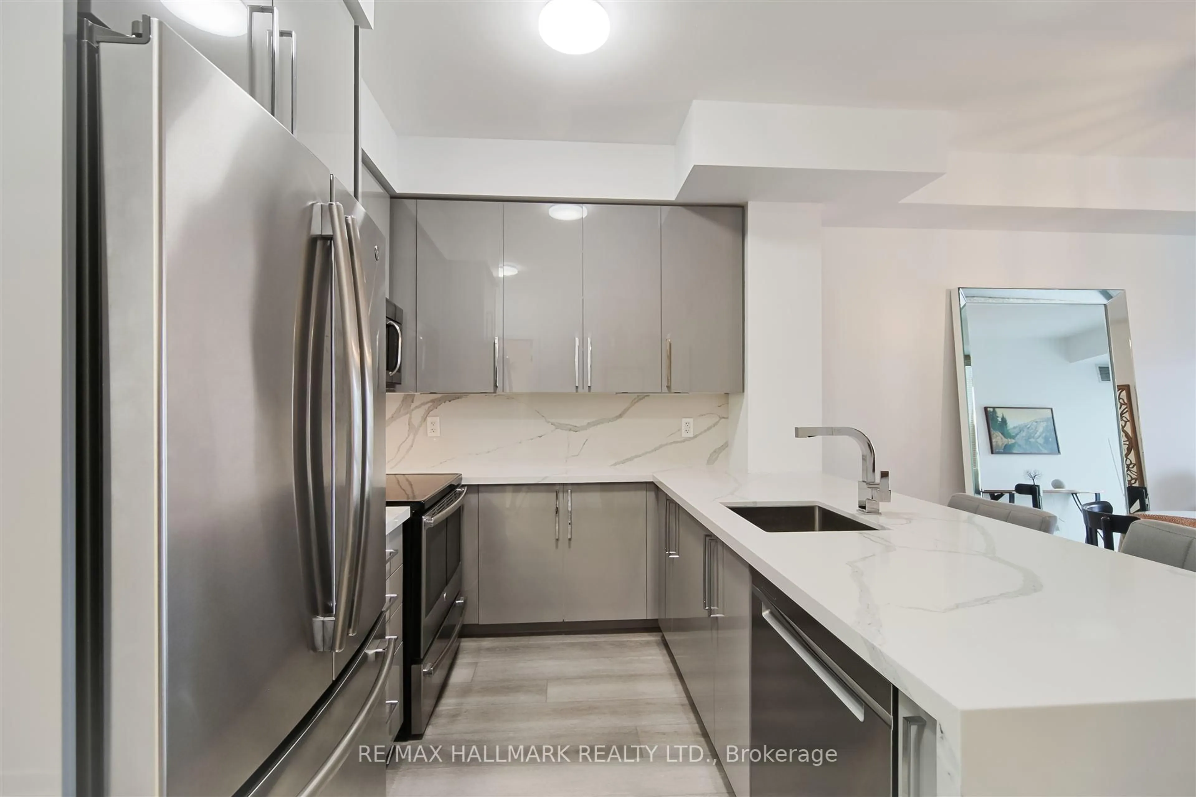 Standard kitchen, ceramic/tile floor for 260 Sackville St #714, Toronto Ontario M5A 2M3