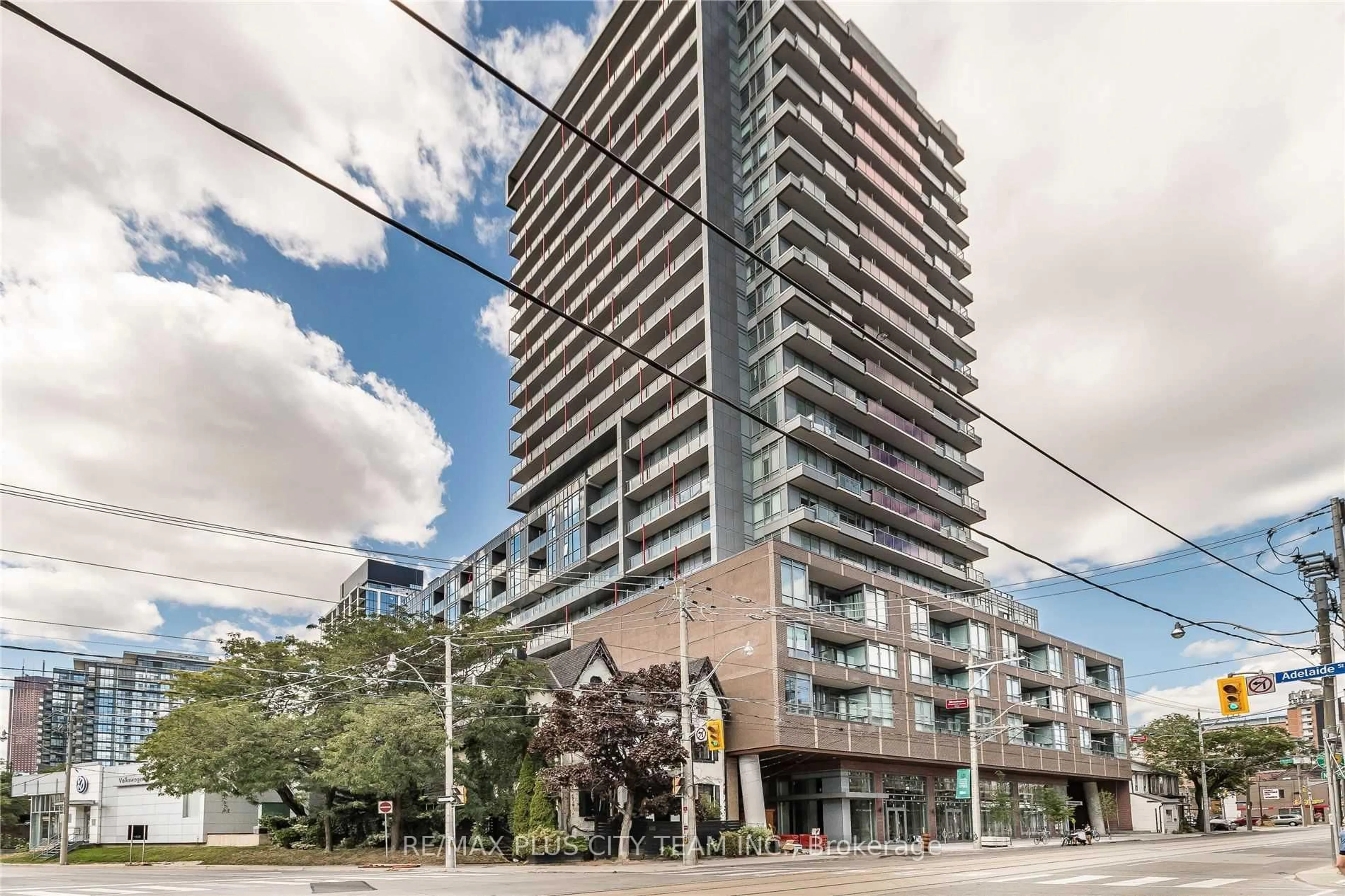 Patio, building for 120 Parliament St #413, Toronto Ontario M5A 0N6
