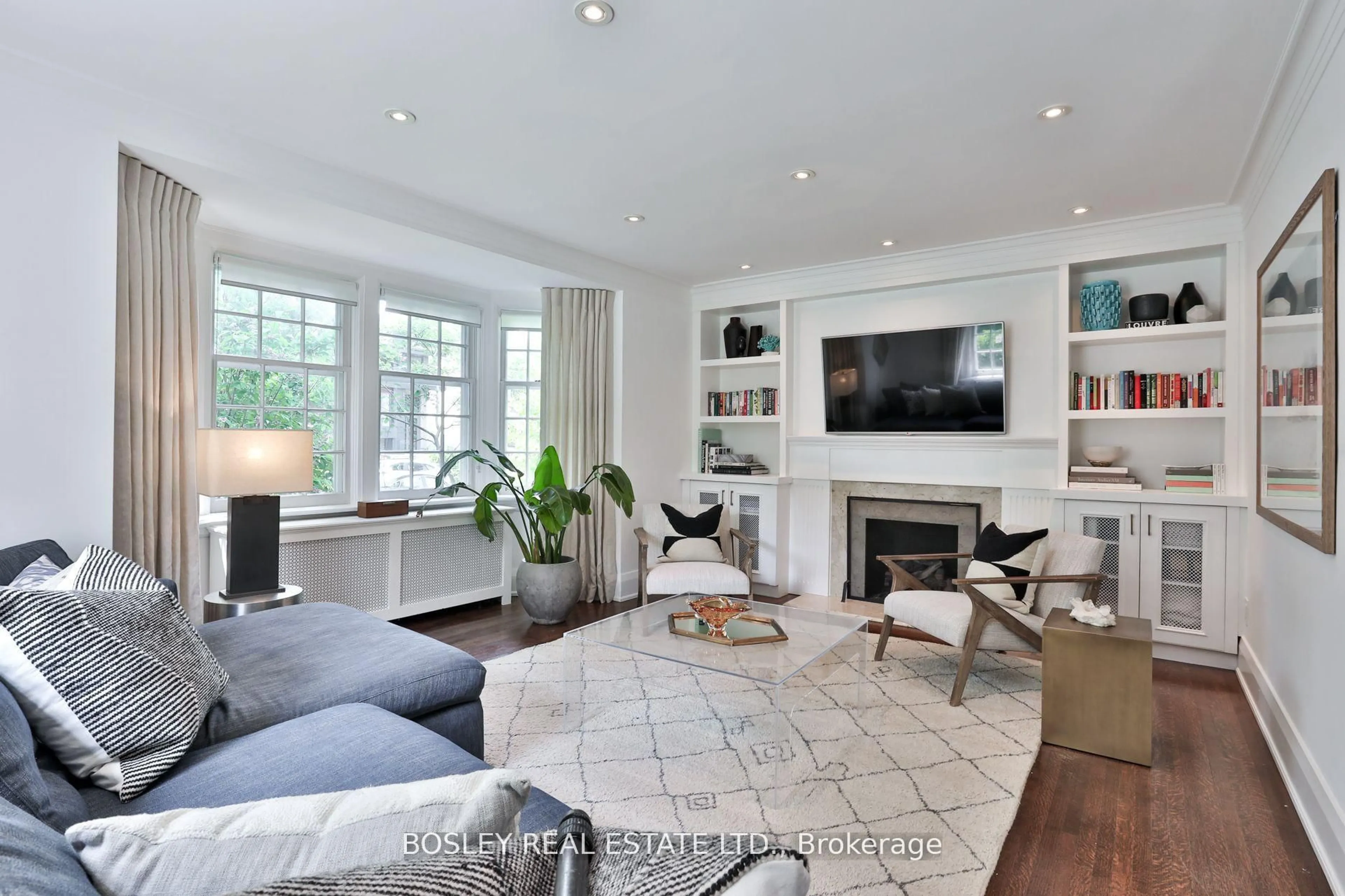 Living room with furniture, unknown for 115 Airdrie Rd, Toronto Ontario M4G 1M6