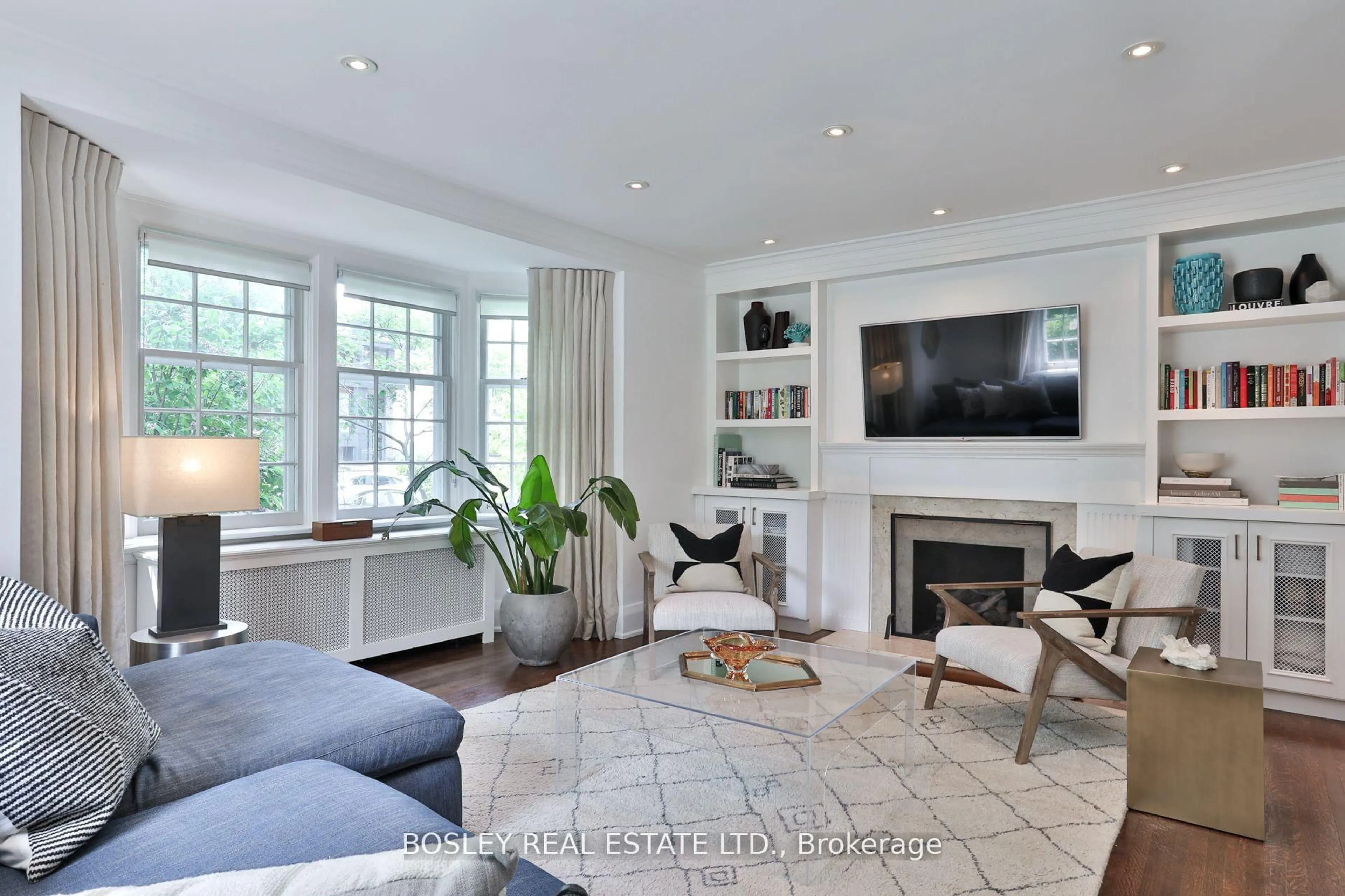 Living room with furniture, unknown for 115 Airdrie Rd, Toronto Ontario M4G 1M6