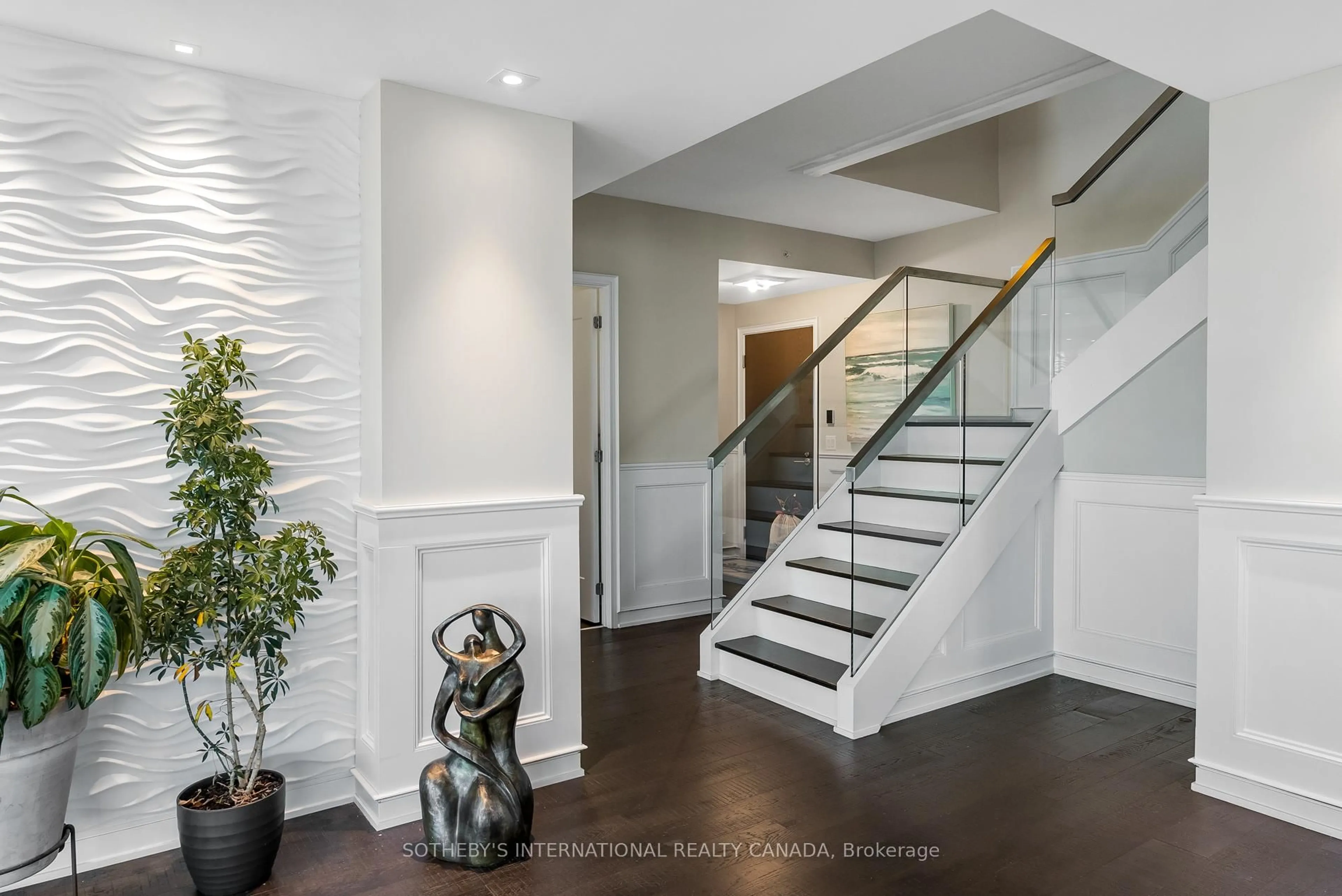 Indoor entryway for 88 Scott St #2004, Toronto Ontario M5E 0A9