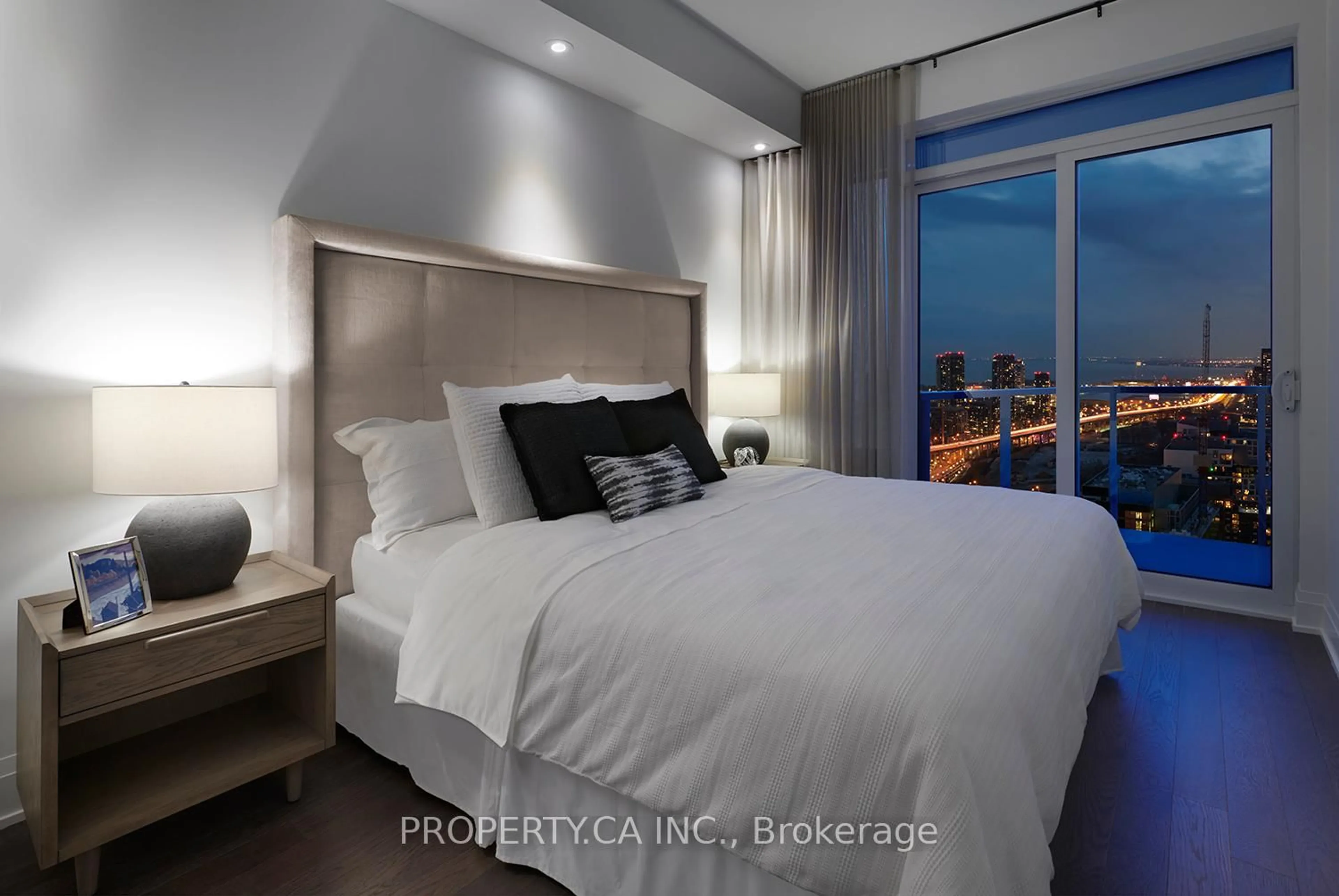 Bedroom with bed, unknown for 470 Front St #2605, Toronto Ontario M5V 0V6