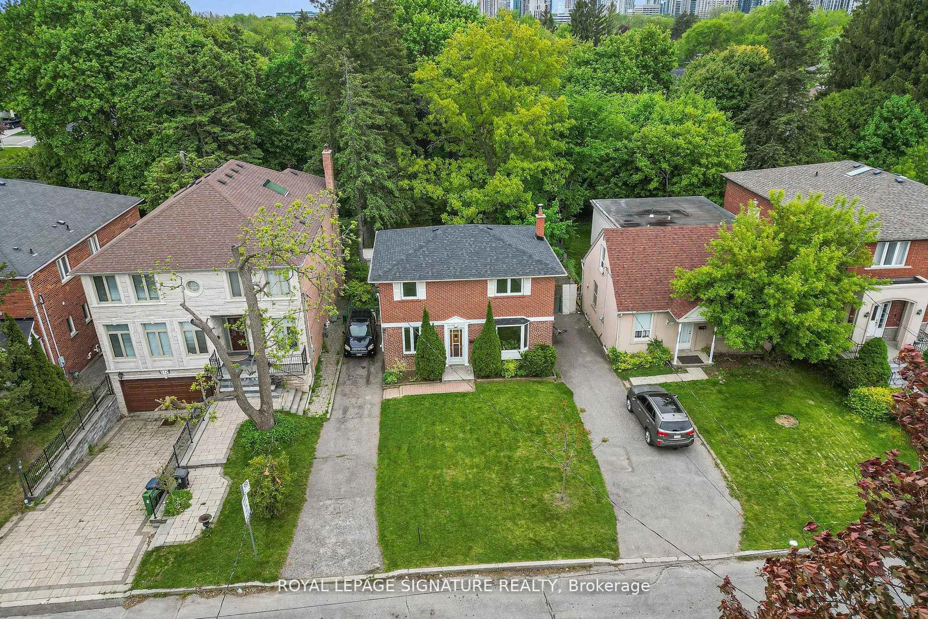 A pic from outside/outdoor area/front of a property/back of a property/a pic from drone, street for 115 McKee Ave, Toronto Ontario M2N 4C2