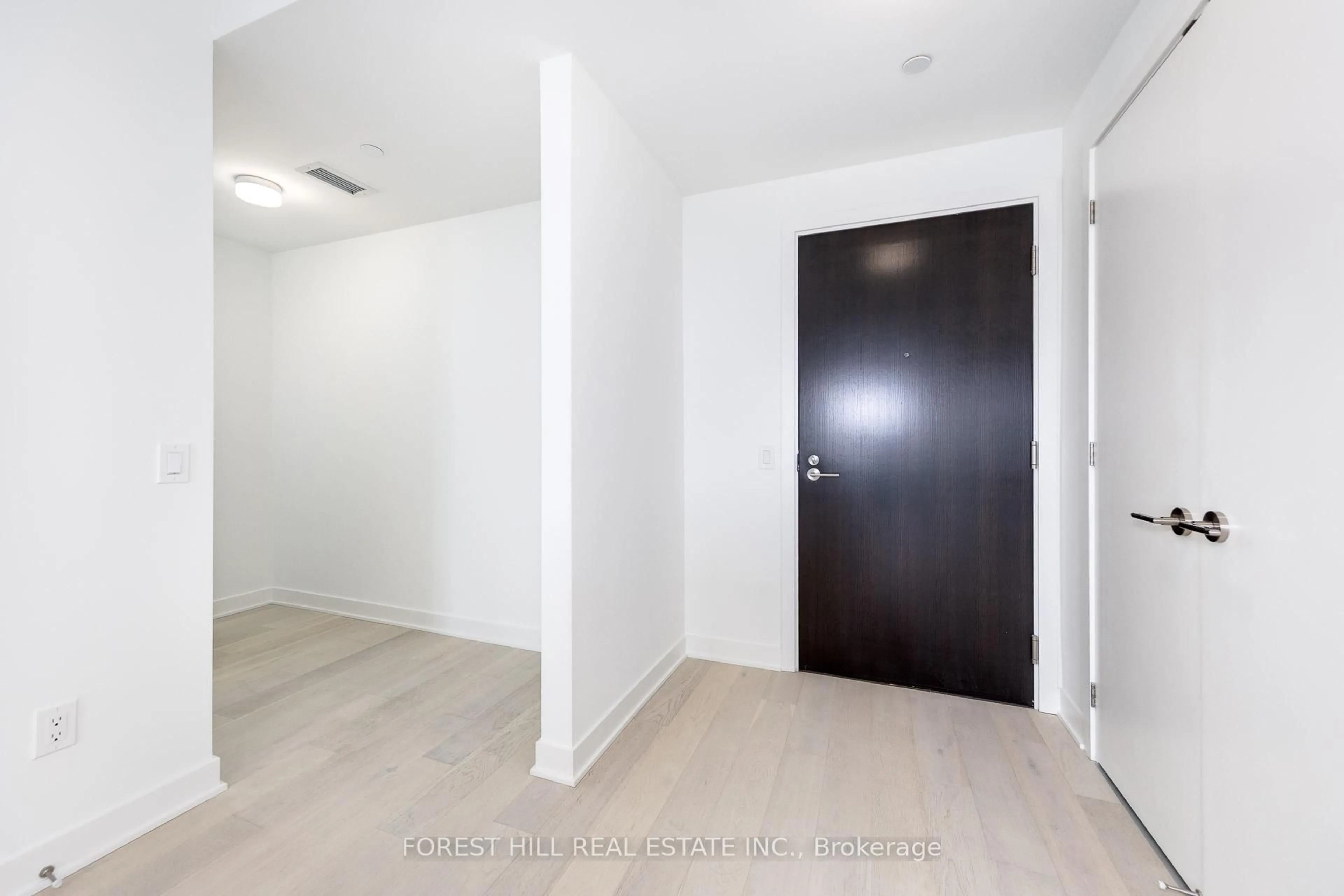 Indoor entryway for 11 Yorkville Ave #3703, Toronto Ontario M4W 1L2