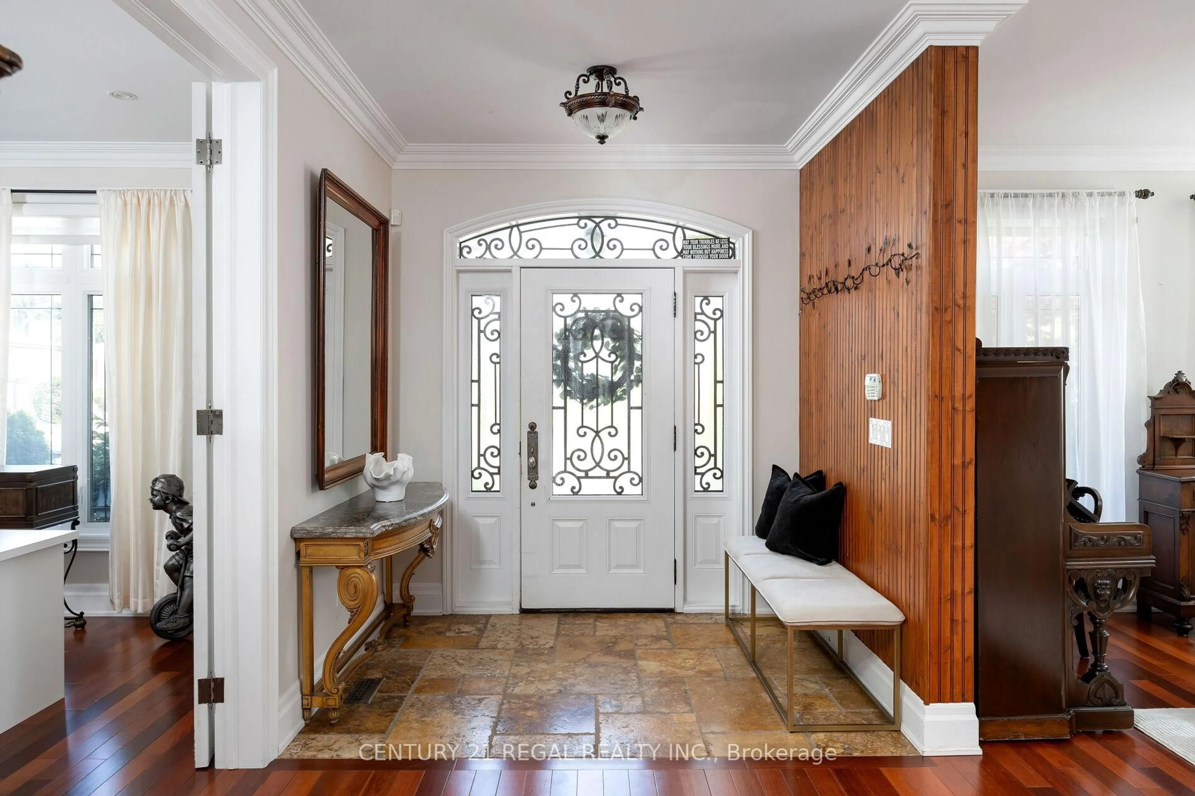 Indoor entryway for 127 Sultana Ave, Toronto Ontario M6A 1T6